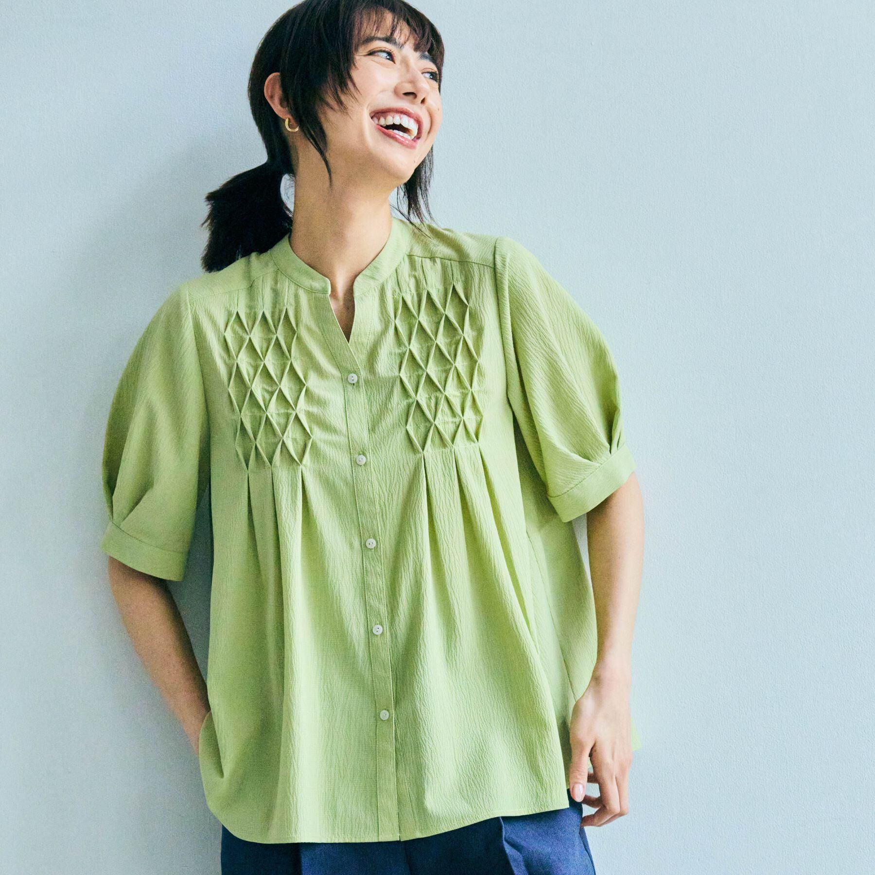 grove「【貴島明日香さん着用/体型カバー】ON・OFF使えるスモッキングタックブラウス」|シャツ・ブラウス|