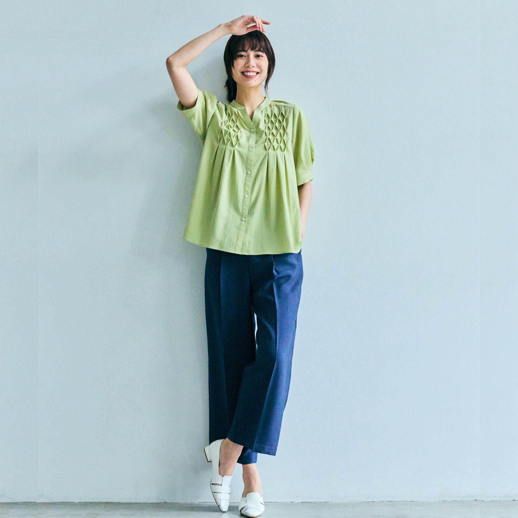 grove「【貴島明日香さん着用/体型カバー】ON・OFF使えるスモッキングタックブラウス」|シャツ・ブラウス|