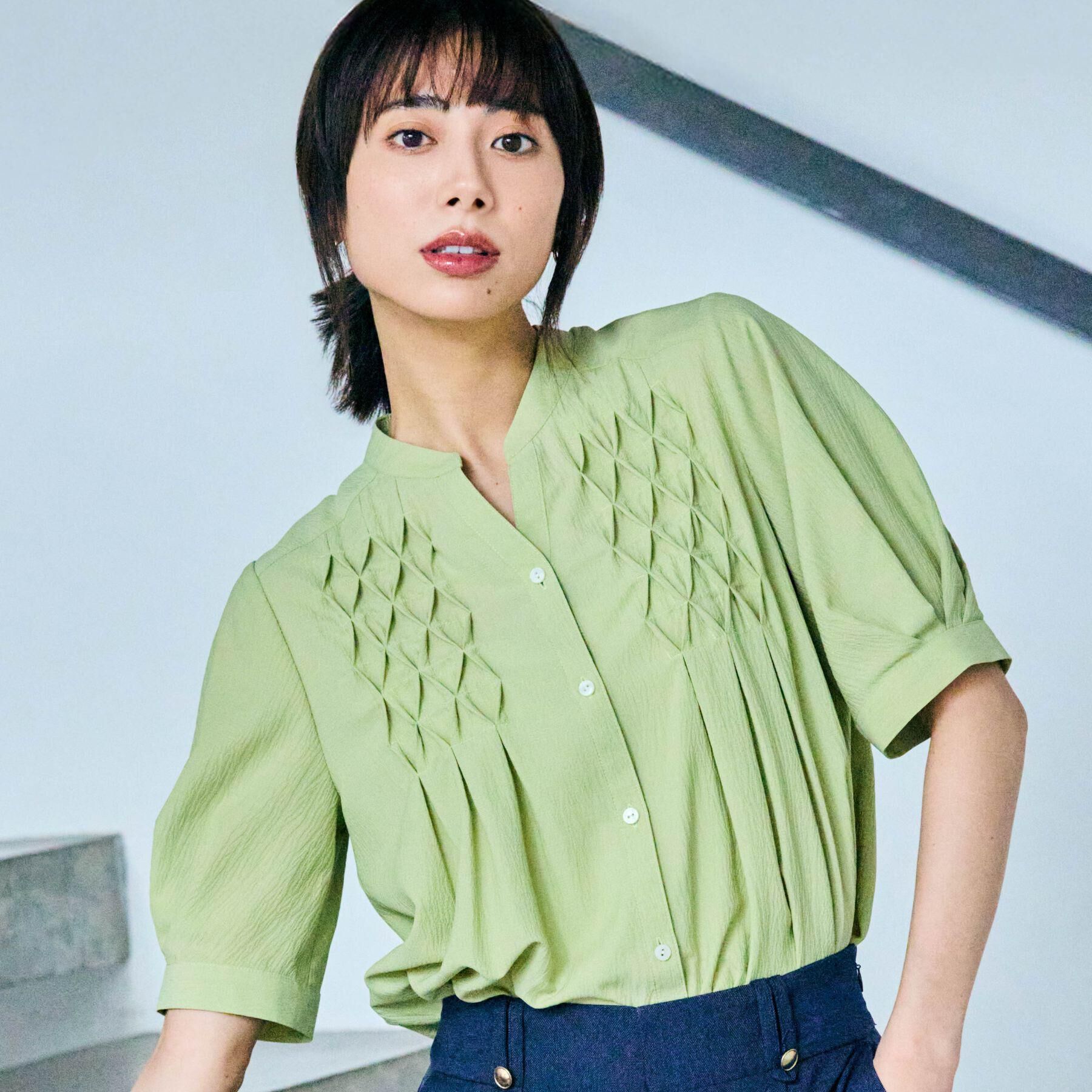 grove「【貴島明日香さん着用/体型カバー】ON・OFF使えるスモッキングタックブラウス」|シャツ・ブラウス|