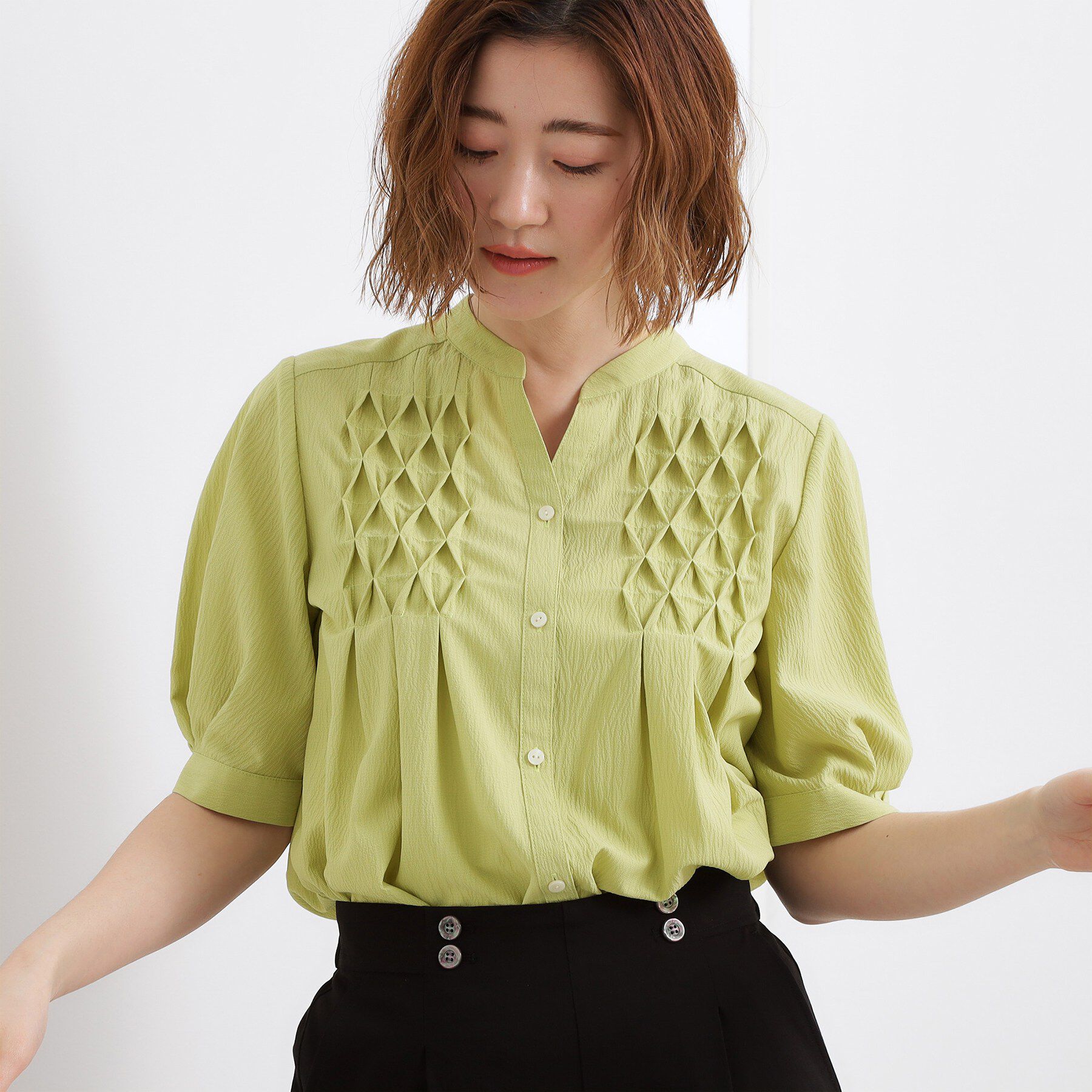 grove「【貴島明日香さん着用/体型カバー】ON・OFF使えるスモッキングタックブラウス」|シャツ・ブラウス|
