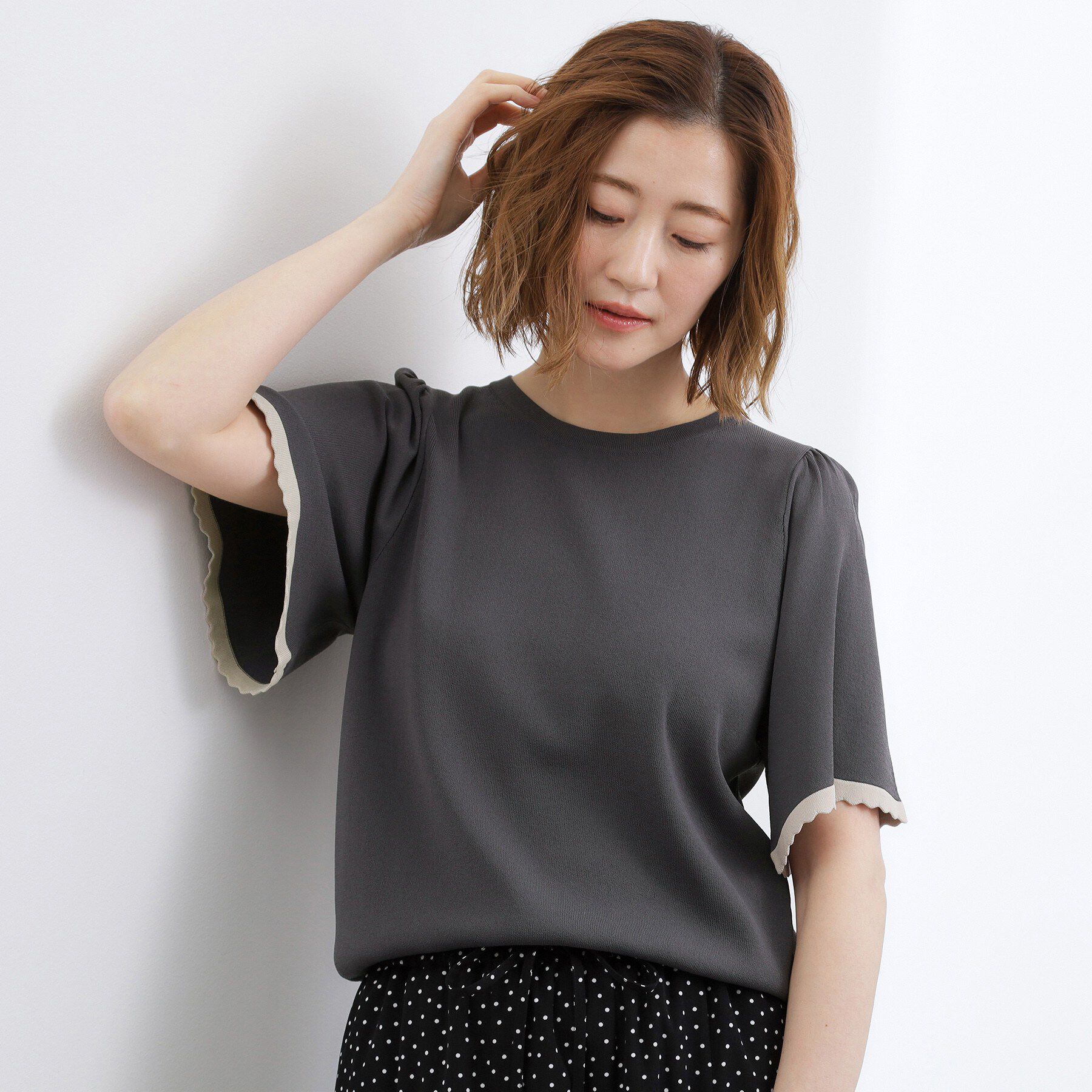grove「高評価！【シリーズ累計36万枚！名品ニット】やわらかドライタッチ スカラップスリーブニット」|ニット・セーター|チャコールグレー(0