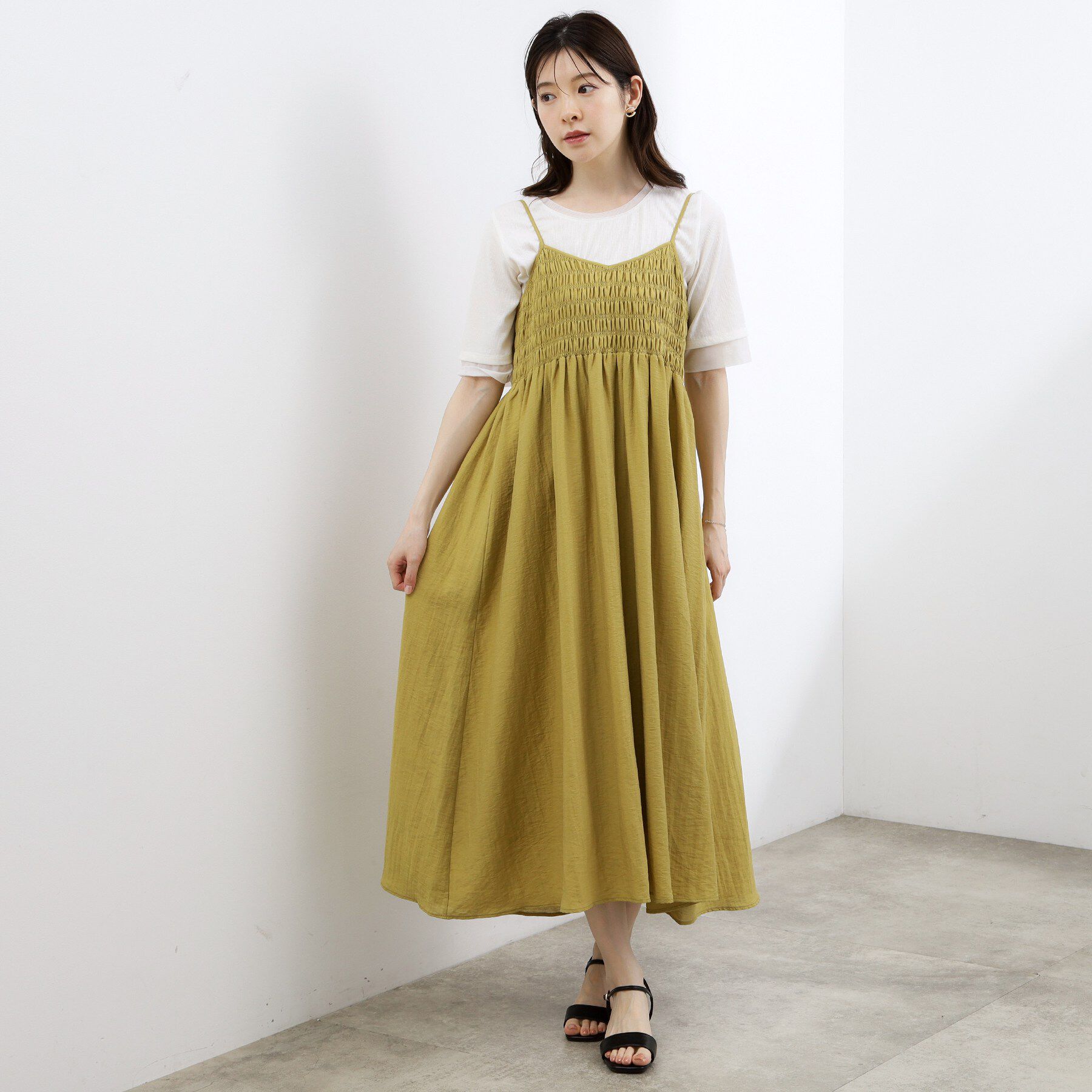 grove「【洗える】大人のシャーリングキャミワンピース」|ワンピース|