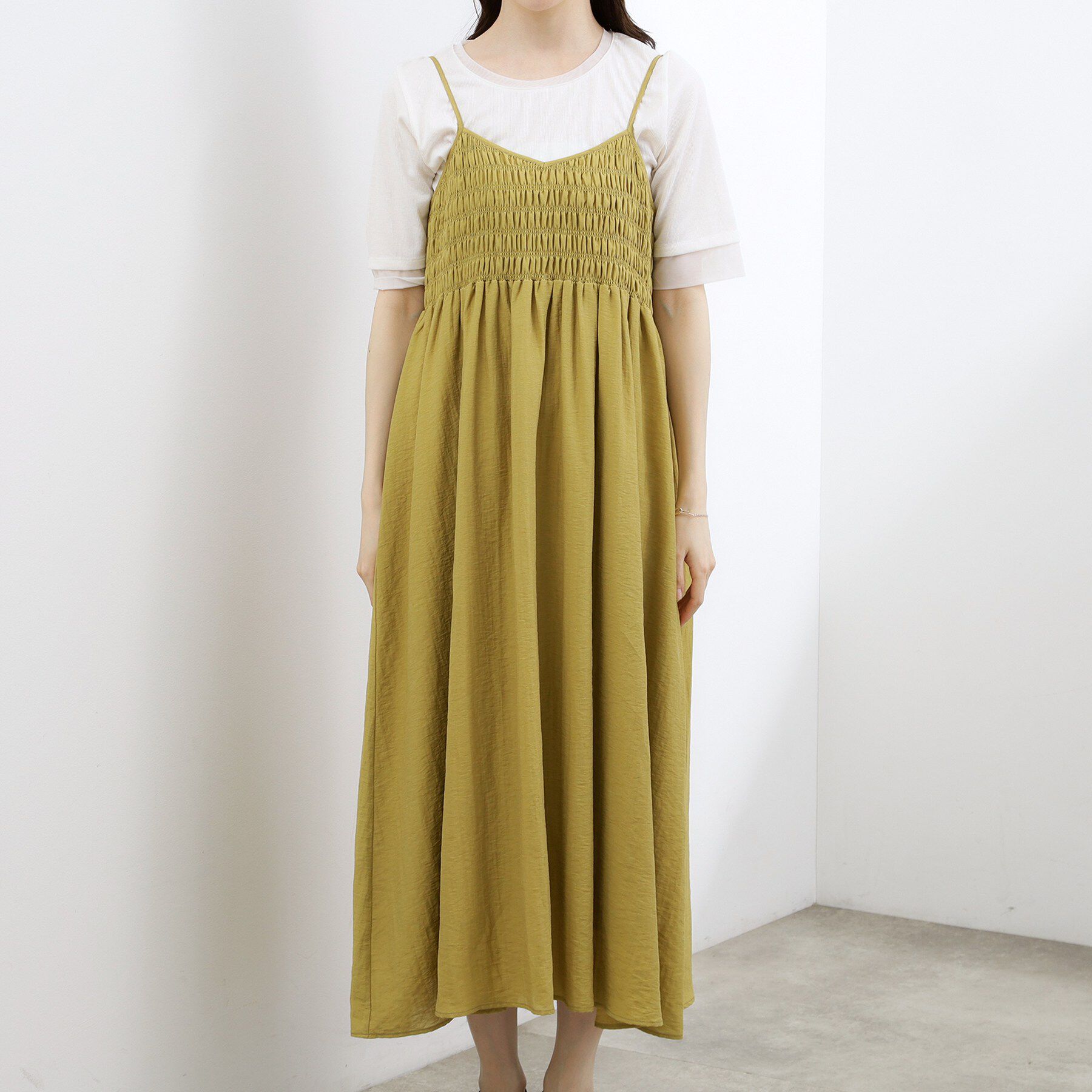 grove「【洗える】大人のシャーリングキャミワンピース」|ワンピース|
