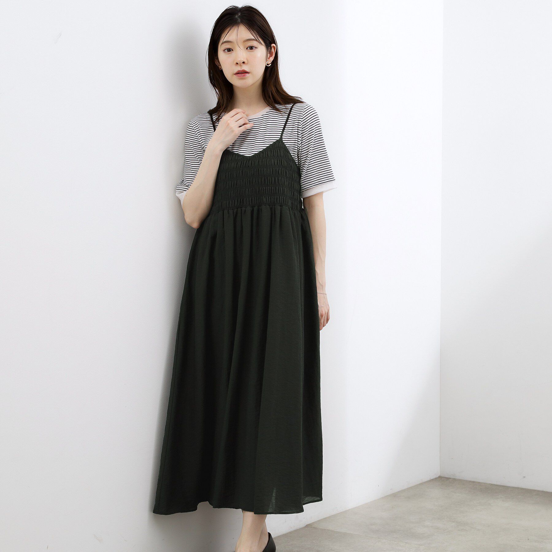 grove「【洗える】大人のシャーリングキャミワンピース」|ワンピース|