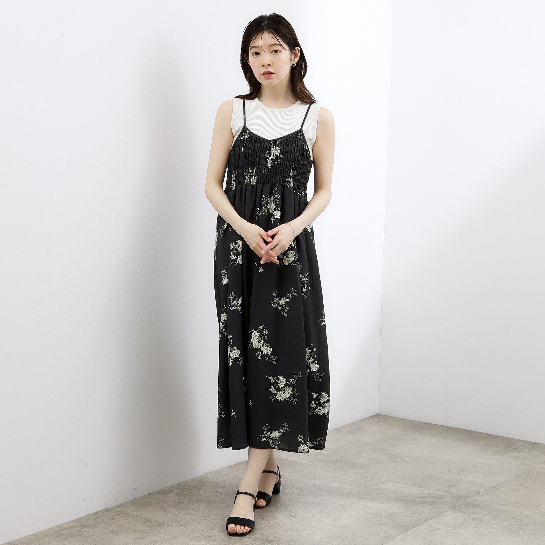 grove「【洗える】大人のシャーリングキャミワンピース」|ワンピース|