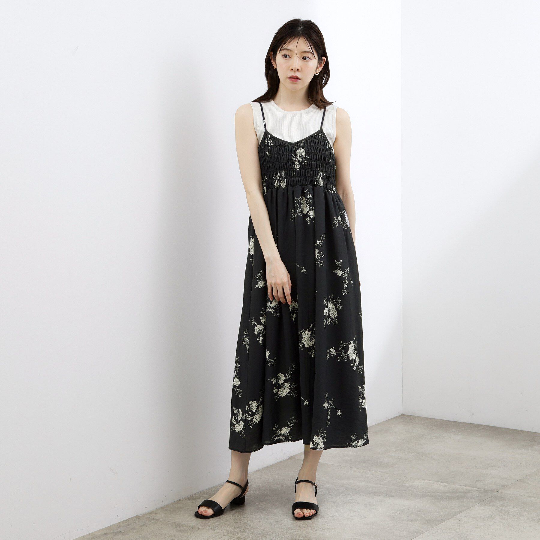 grove「【洗える】大人のシャーリングキャミワンピース」|ワンピース|