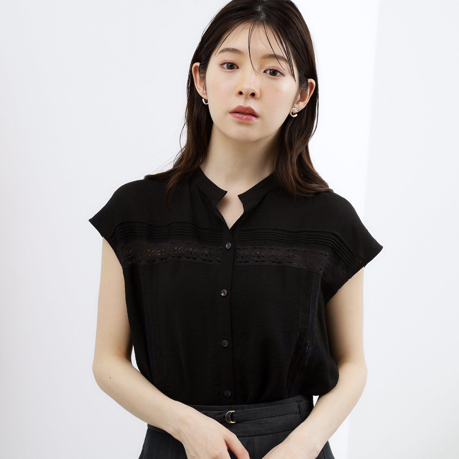 grove「【洗える・ON/OFF使える】繊細レースが引き立つ、フレンチ袖ブラウス」|シャツ・ブラウス|ブラック(019)