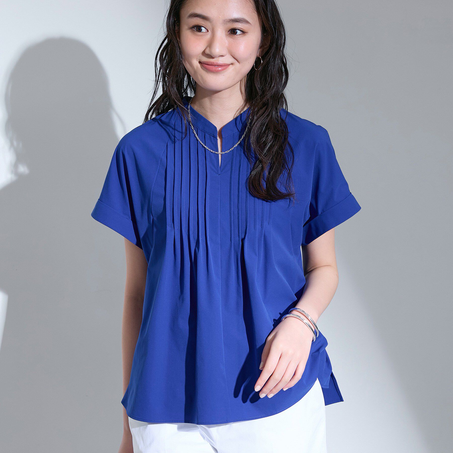 INDIVI「【撥水／UVケア／SETUP可能】軽量タックスキッパーブラウス」|シャツ・ブラウス|