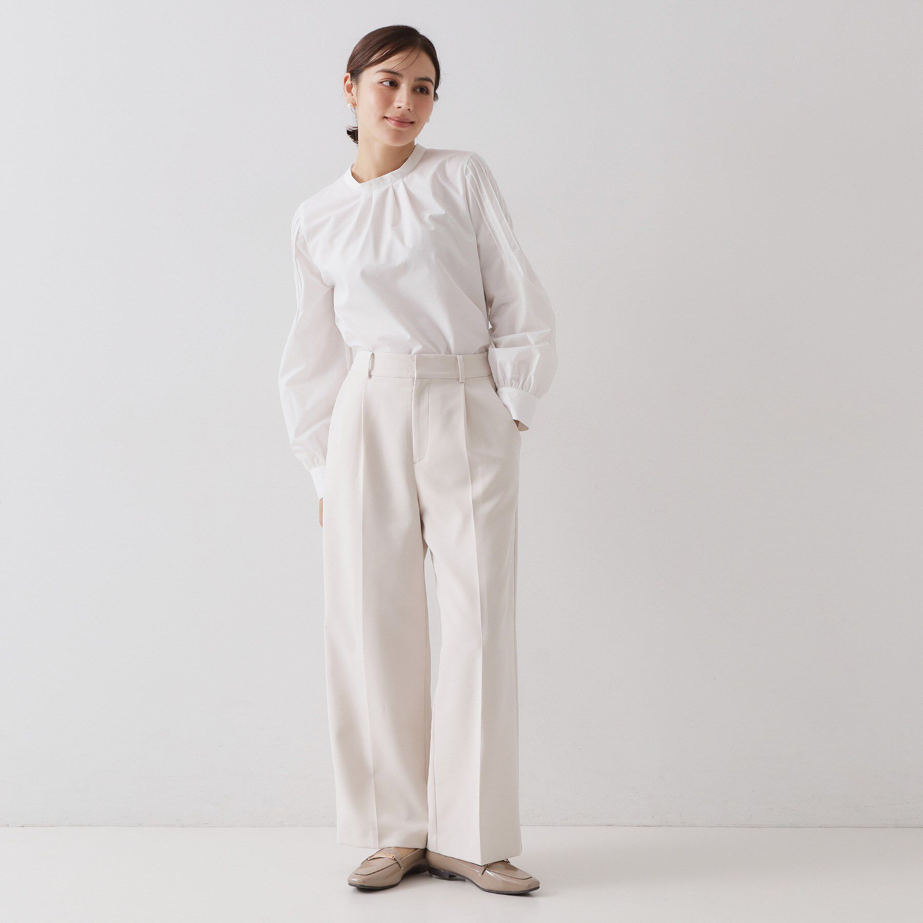 OPAQUE.CLIP「《通勤対応》袖タックボリュームブラウス【洗濯機OK】」|シャツ・ブラウス|