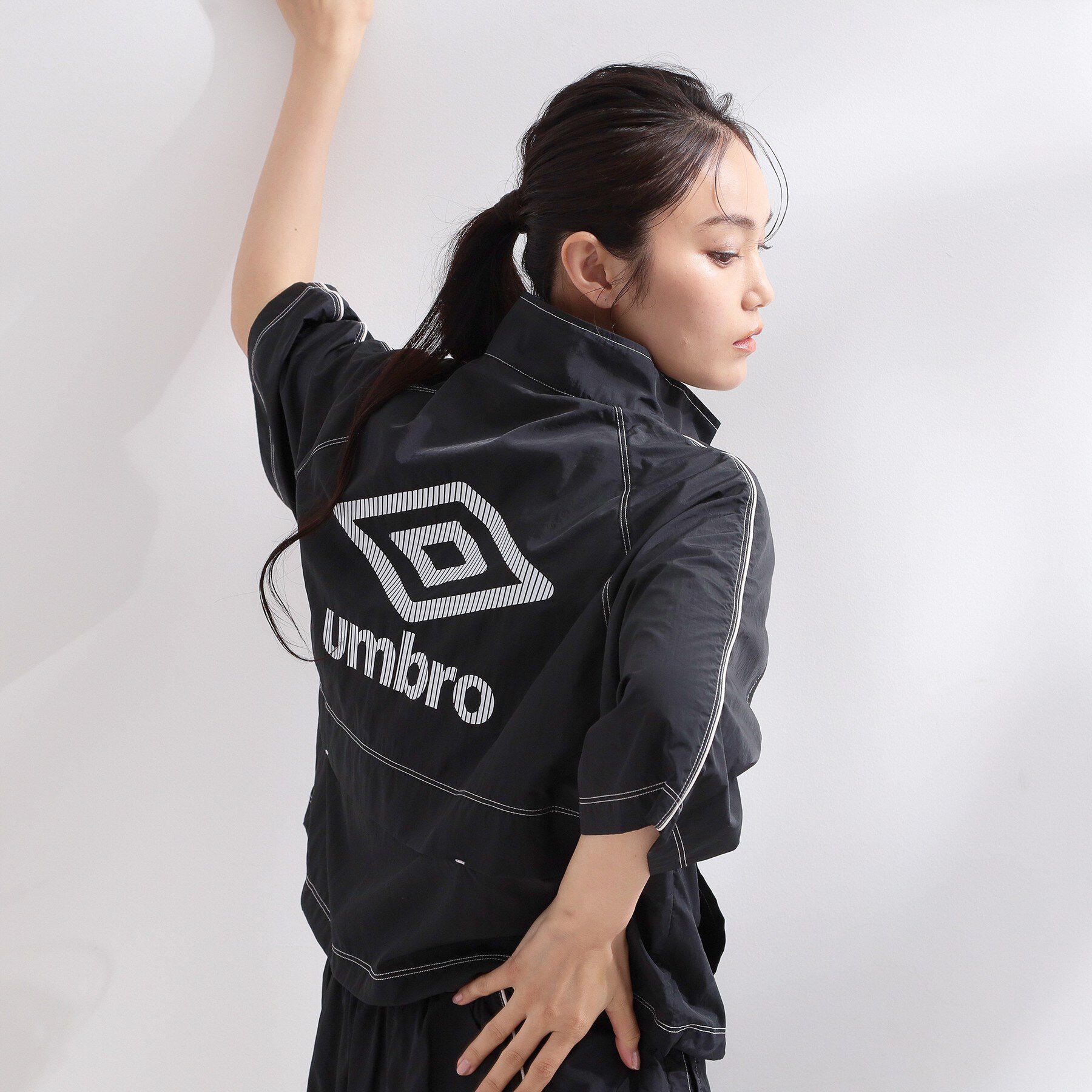OPAQUE.CLIP「◆【umbro／アンブロ】シアーナイロン5分袖ZIPアップブルゾン」|ブルゾン・スタジャン|ブラック(019)