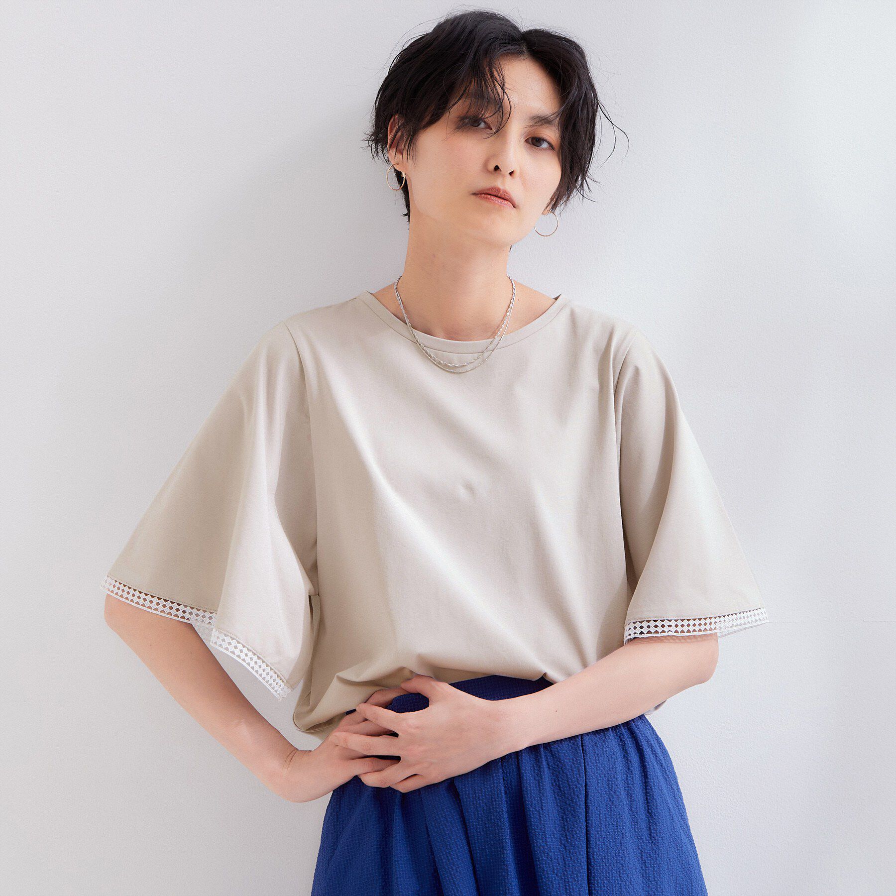 OPAQUE.CLIP「袖口レースフレアスリーブカットソー【洗濯機OK】」|Tシャツ・カットソー|グレージュ(050)