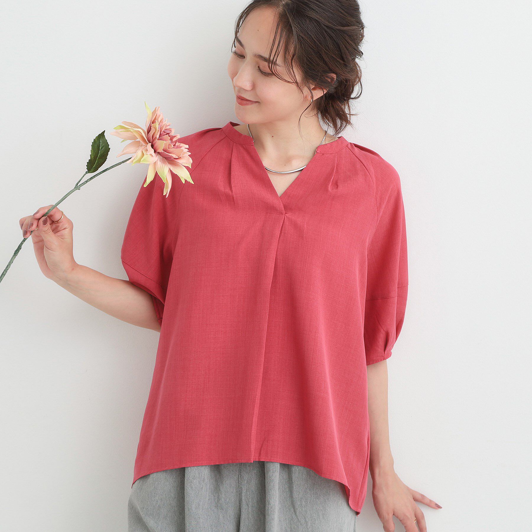 SHOO･LA･RUE「【S-LL/洗濯後しわになりにくい】ランタンスリーブで女性らしく 5分袖スキッパーブラウス」|シャツ・ブラウス|ピンク(073)