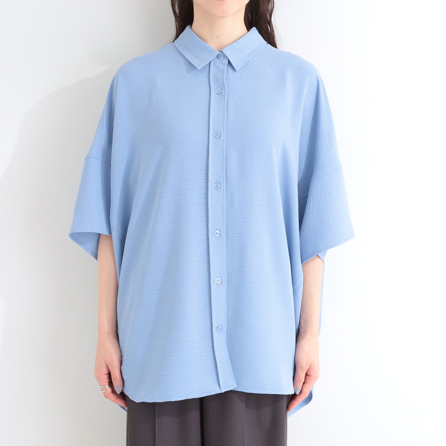 SHOO･LA･RUE「【高レビュー/洗濯後しわになりにくい/体型カバー】きちんとゆるっと 大人の抜け感 ポンチョ風カラーシ」|シャツ・ブラウス|