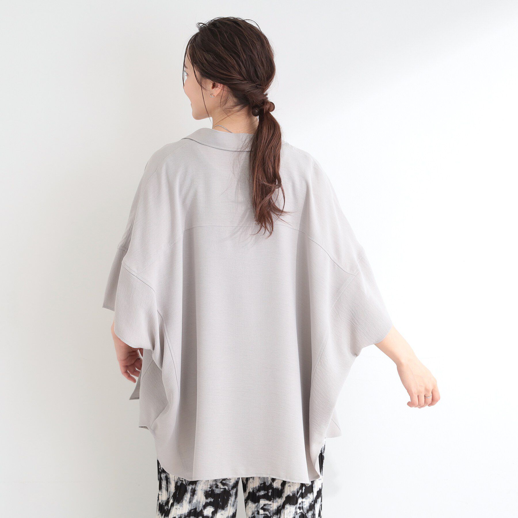SHOO･LA･RUE「【高レビュー/洗濯後しわになりにくい/体型カバー】きちんとゆるっと 大人の抜け感 ポンチョ風カラーシ」|シャツ・ブラウス|