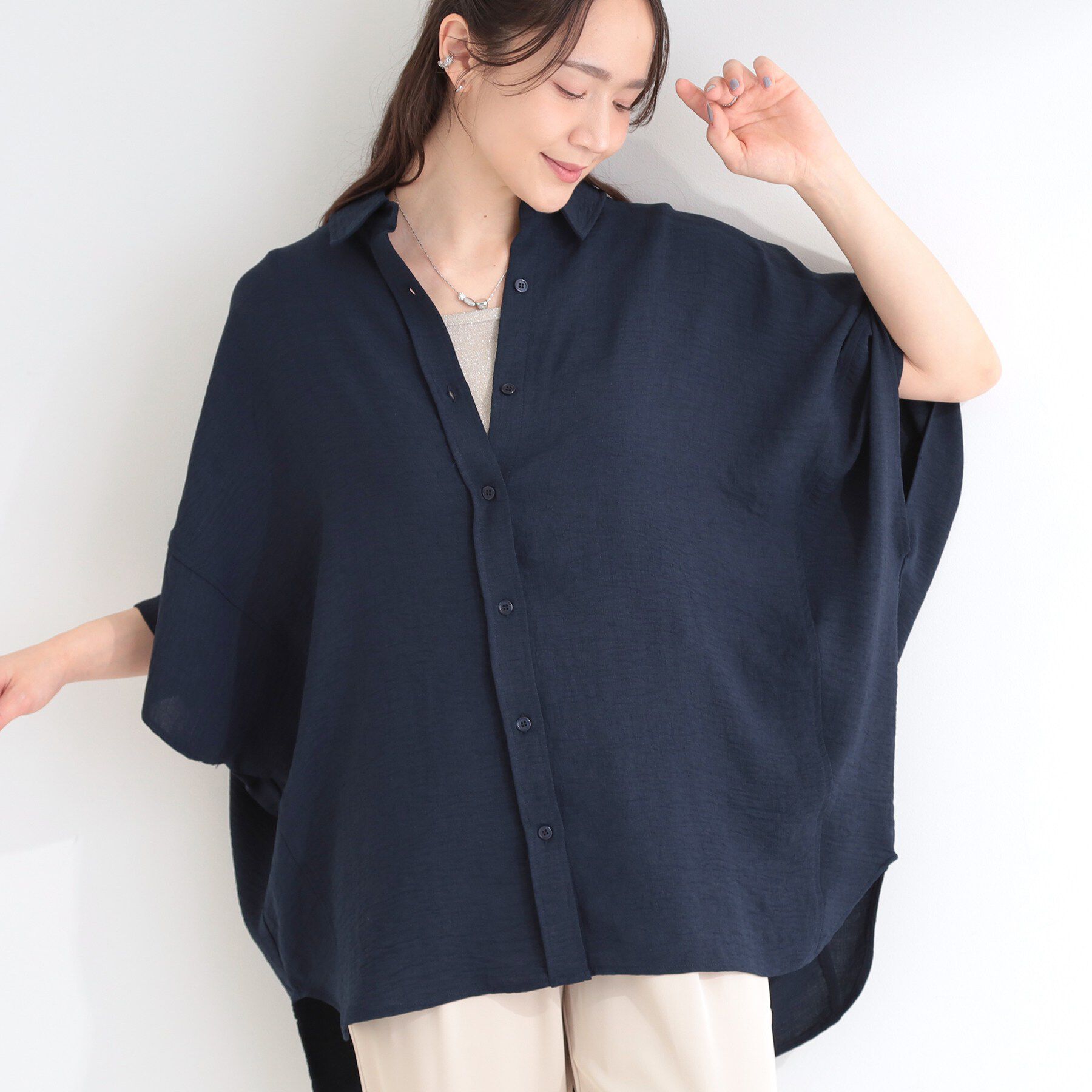 SHOO･LA･RUE「【高レビュー/洗濯後しわになりにくい/体型カバー】きちんとゆるっと 大人の抜け感 ポンチョ風カラーシ」|シャツ・ブラウス|ネイビー(094)