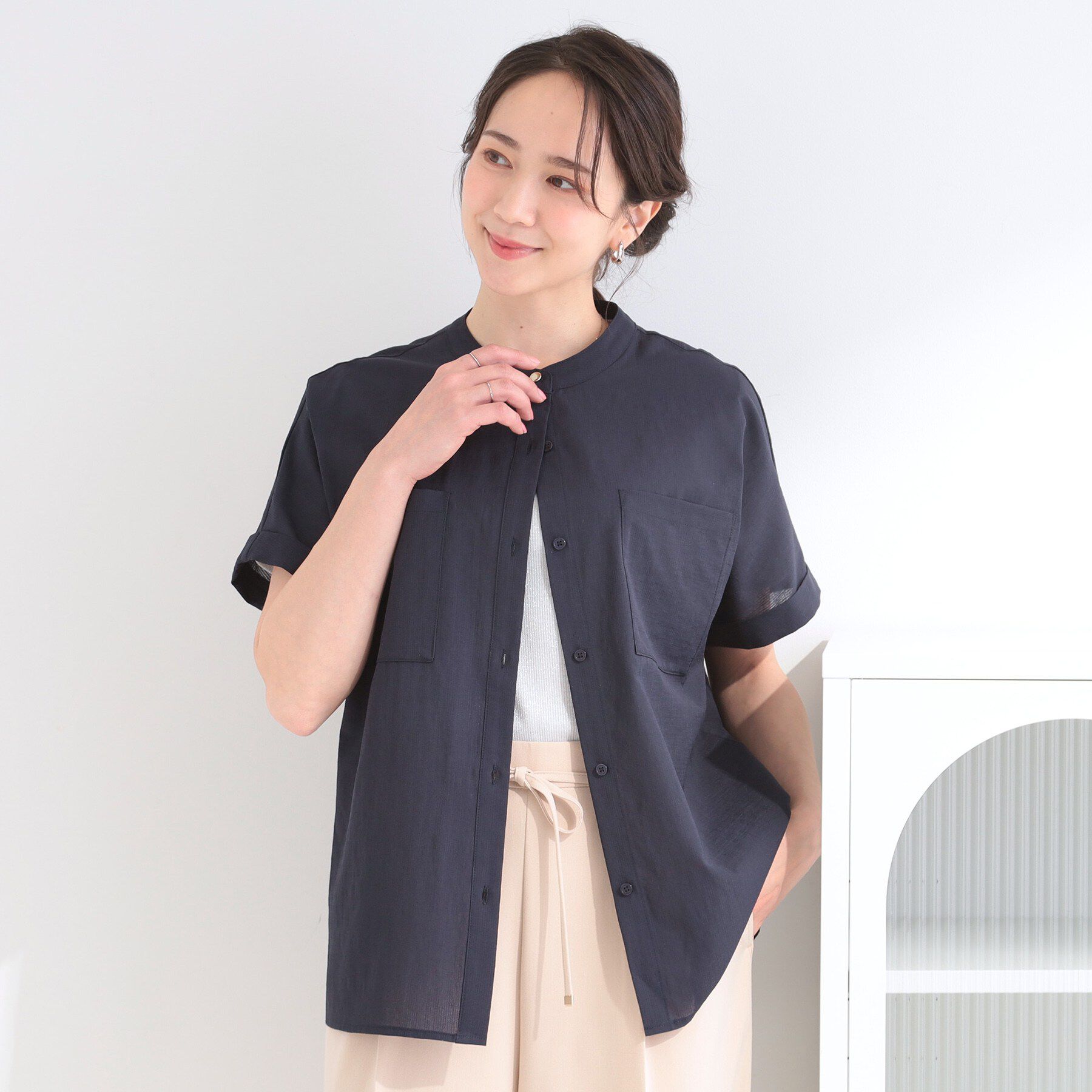 SHOO･LA･RUE「【通気性〇/UV/S-LL】風が通り抜ける ひんやり半袖バンドカラーシアーシャツ」|シャツ・ブラウス|