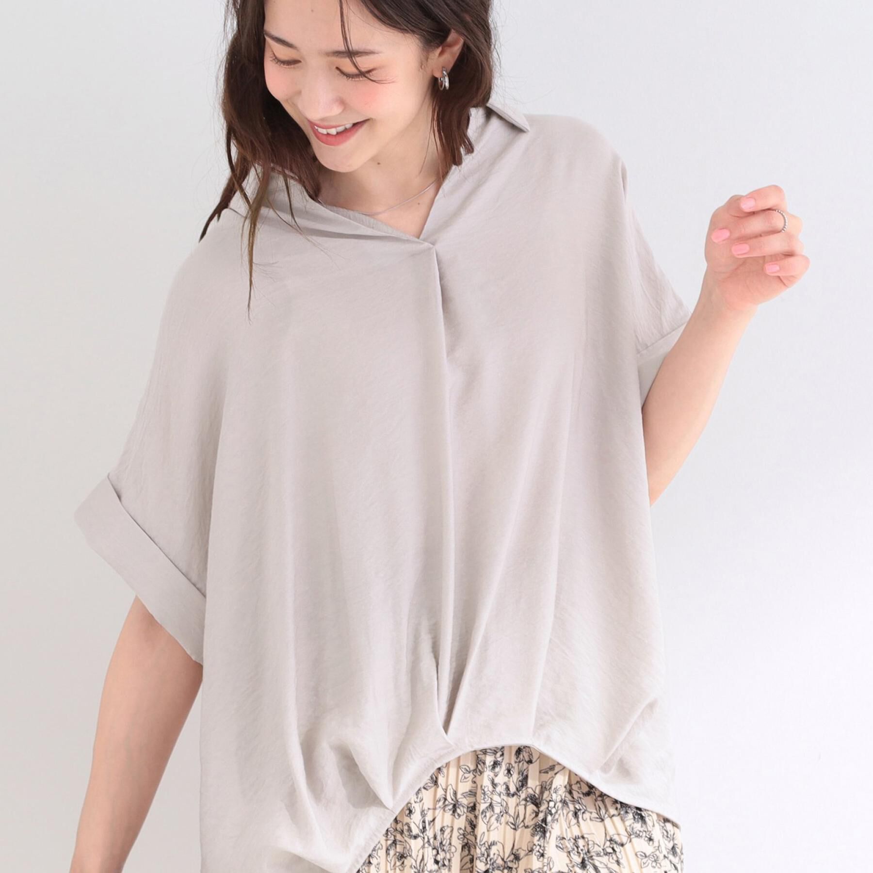 SHOO･LA･RUE「【ひんやり/S-LL/洗濯機可】インせず着られる 裾タック スキッパーシャツ」|シャツ・ブラウス|グレージュ(050)