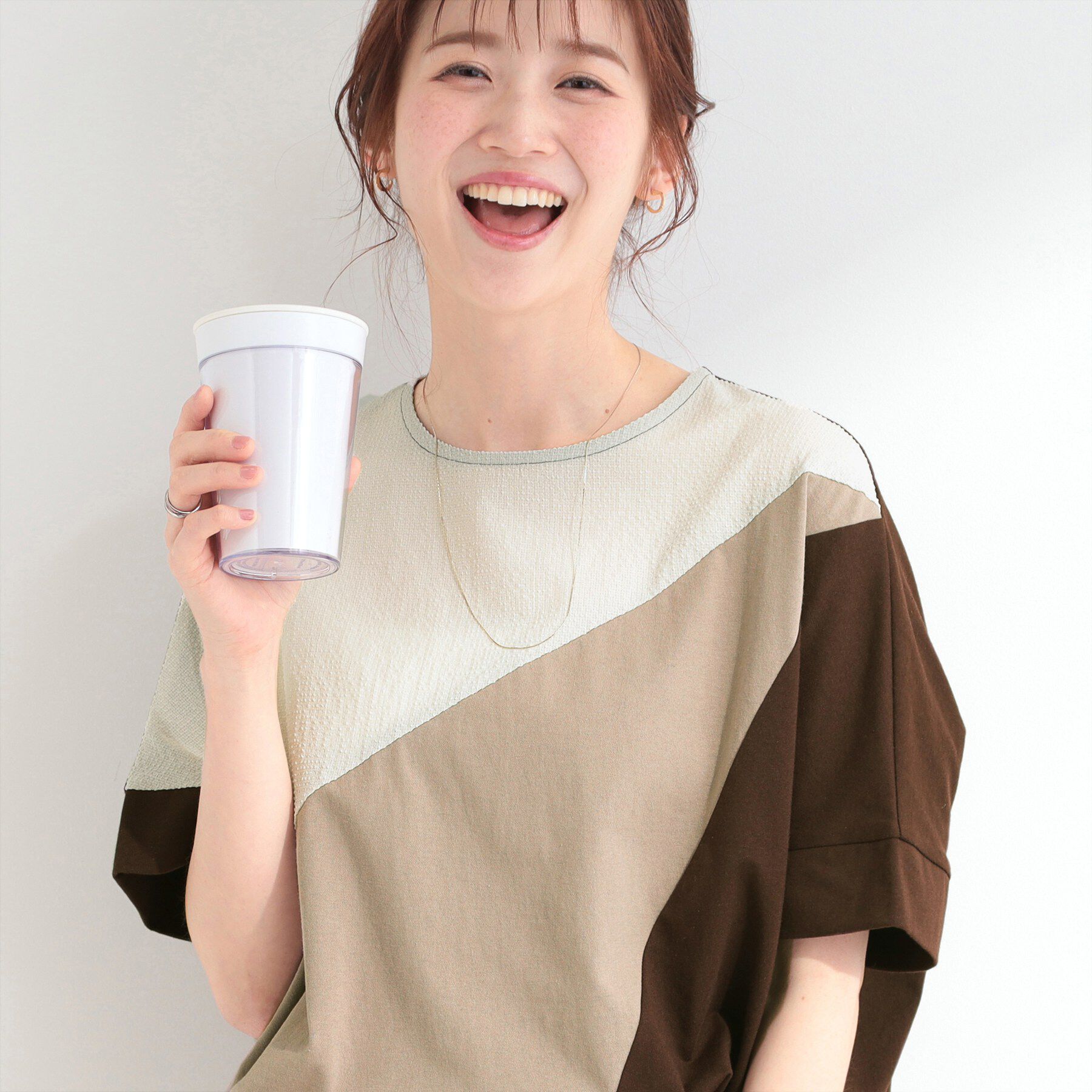 SHOO･LA･RUE「【S-LL/洗濯機可】インしないで着られる ななめ3段切り替えトップス」|Tシャツ・カットソー|ブラウン(544)