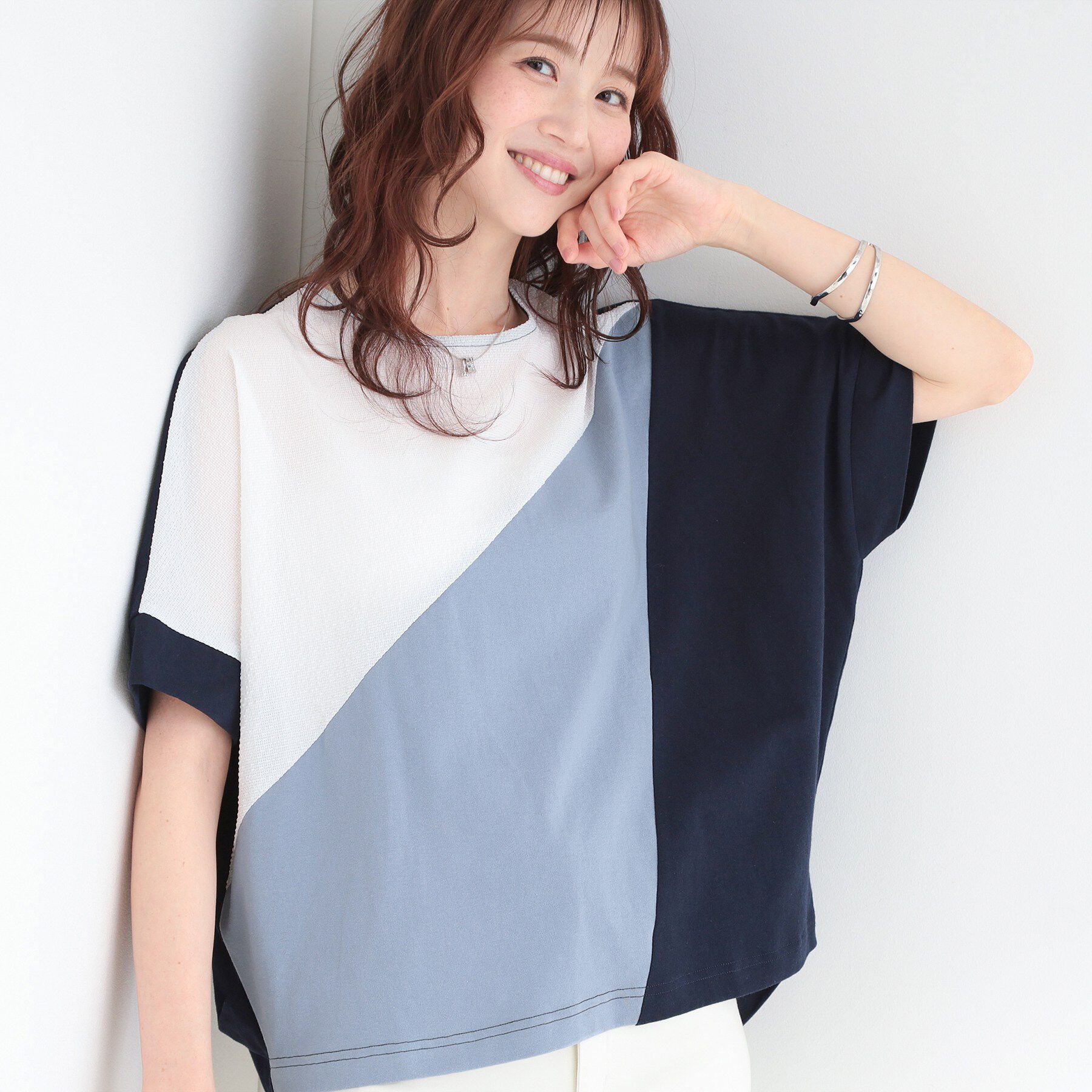 SHOO･LA･RUE「【S-LL/洗濯機可】インしないで着られる ななめ3段切り替えトップス」|Tシャツ・カットソー|ネイビー(594)