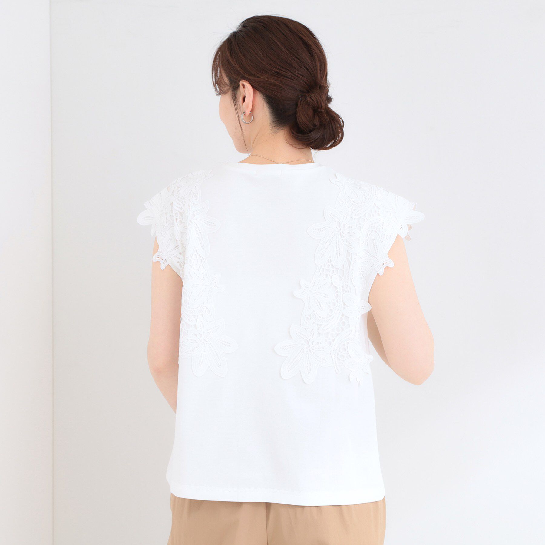 SHOO･LA･RUE「【ひんやり/S-LL/洗濯機可】女性らしさ溢れるモチーフレース スムースTシャツ」|Tシャツ・カットソー|