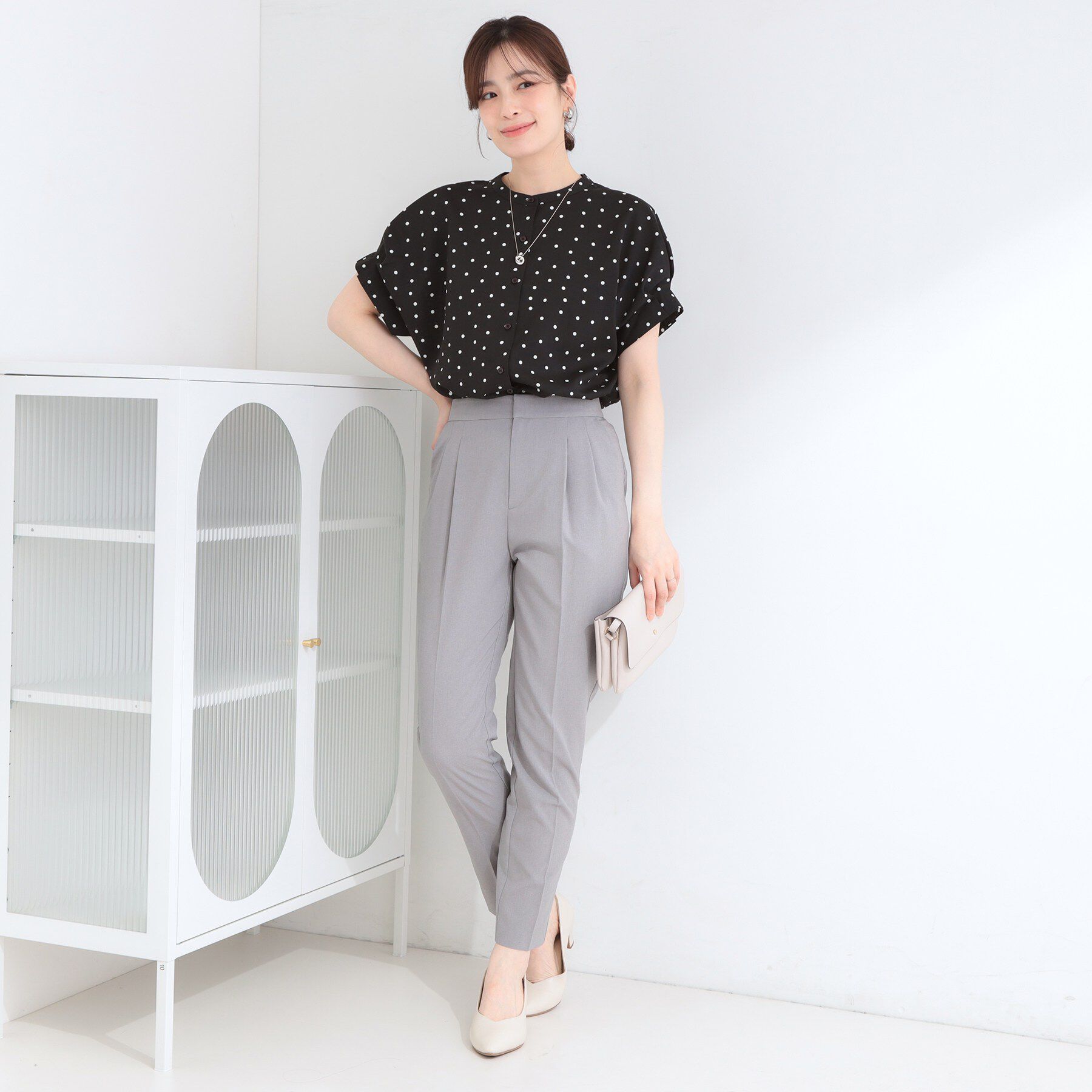 SHOO･LA･RUE「【洗濯機可／洗濯後しわになりにくい】大人の甘さをプラスする ドット柄袖タックブラウス」|シャツ・ブラウス|