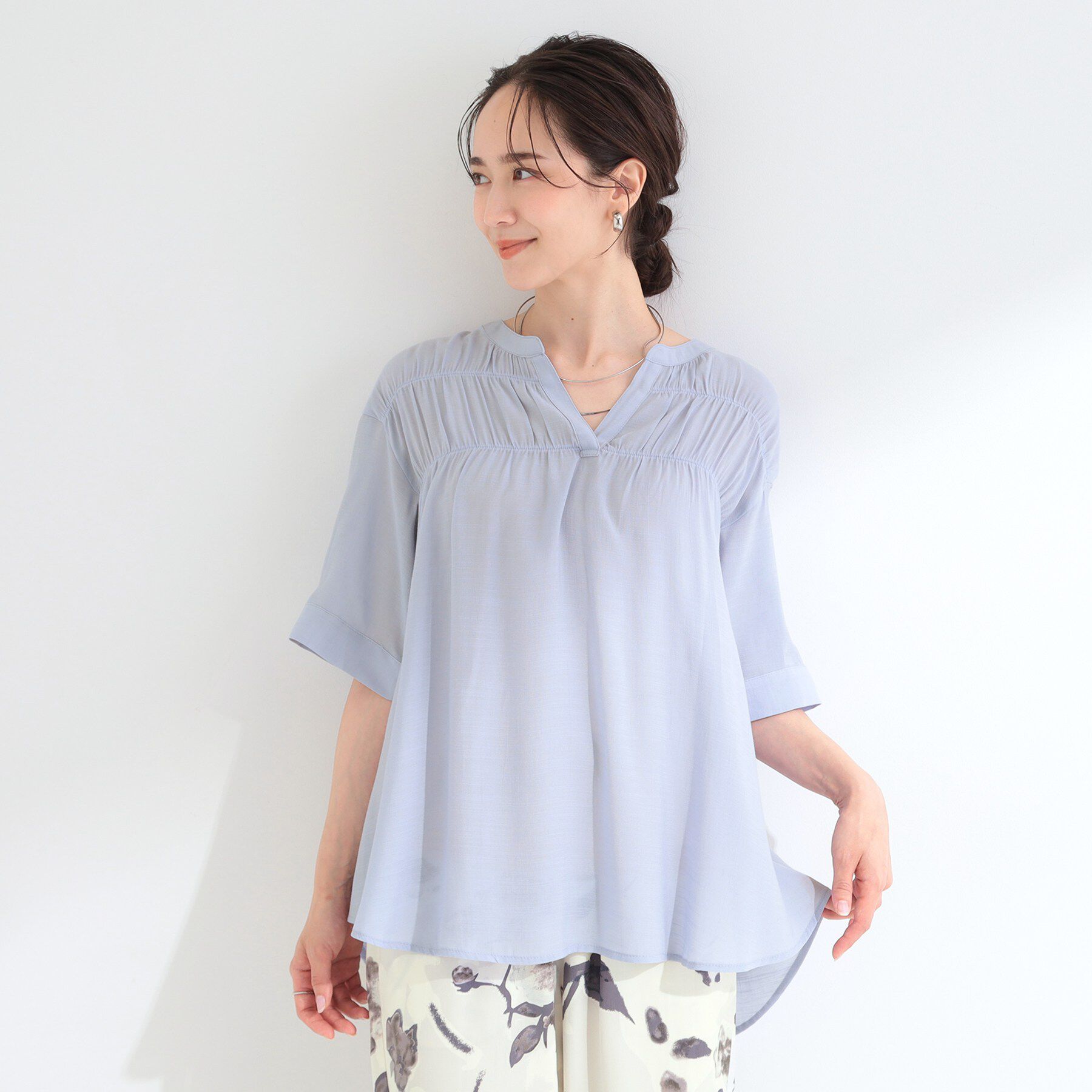 SHOO･LA･RUE「【ひんやり/UV】お袖の長さが調整出来る シャーリングスキッパーブラウス」|シャツ・ブラウス|