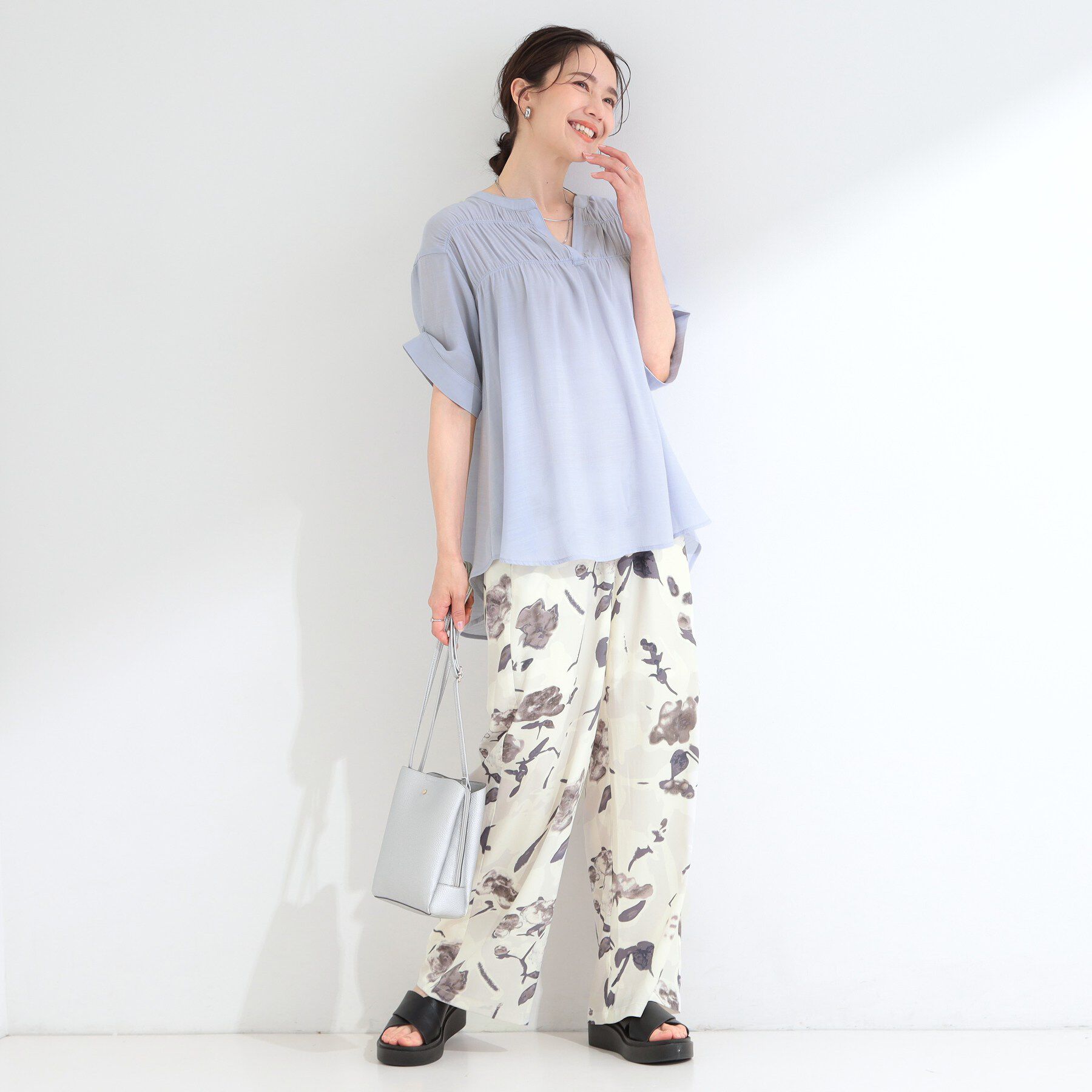 SHOO･LA･RUE「【ひんやり/UV】お袖の長さが調整出来る シャーリングスキッパーブラウス」|シャツ・ブラウス|