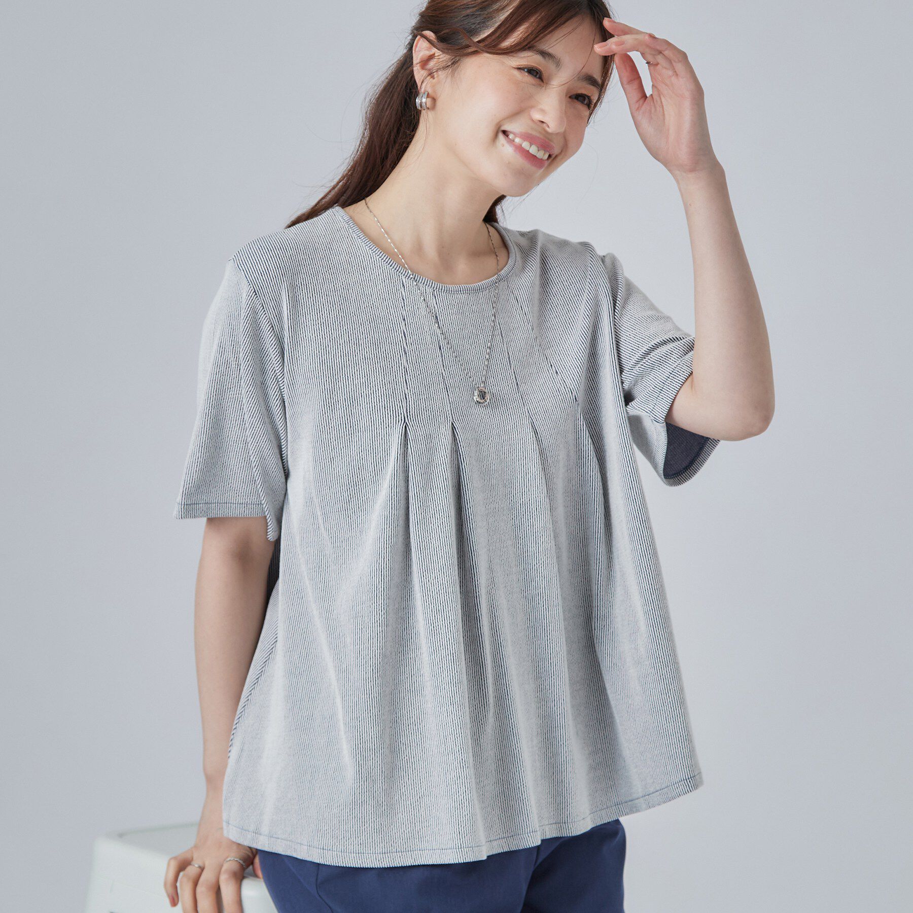 SHOO･LA･RUE「【洗濯機可/S-LL】インせずすっきり見え ストライプ柄タックトップス」|Tシャツ・カットソー|ネイビー(394)