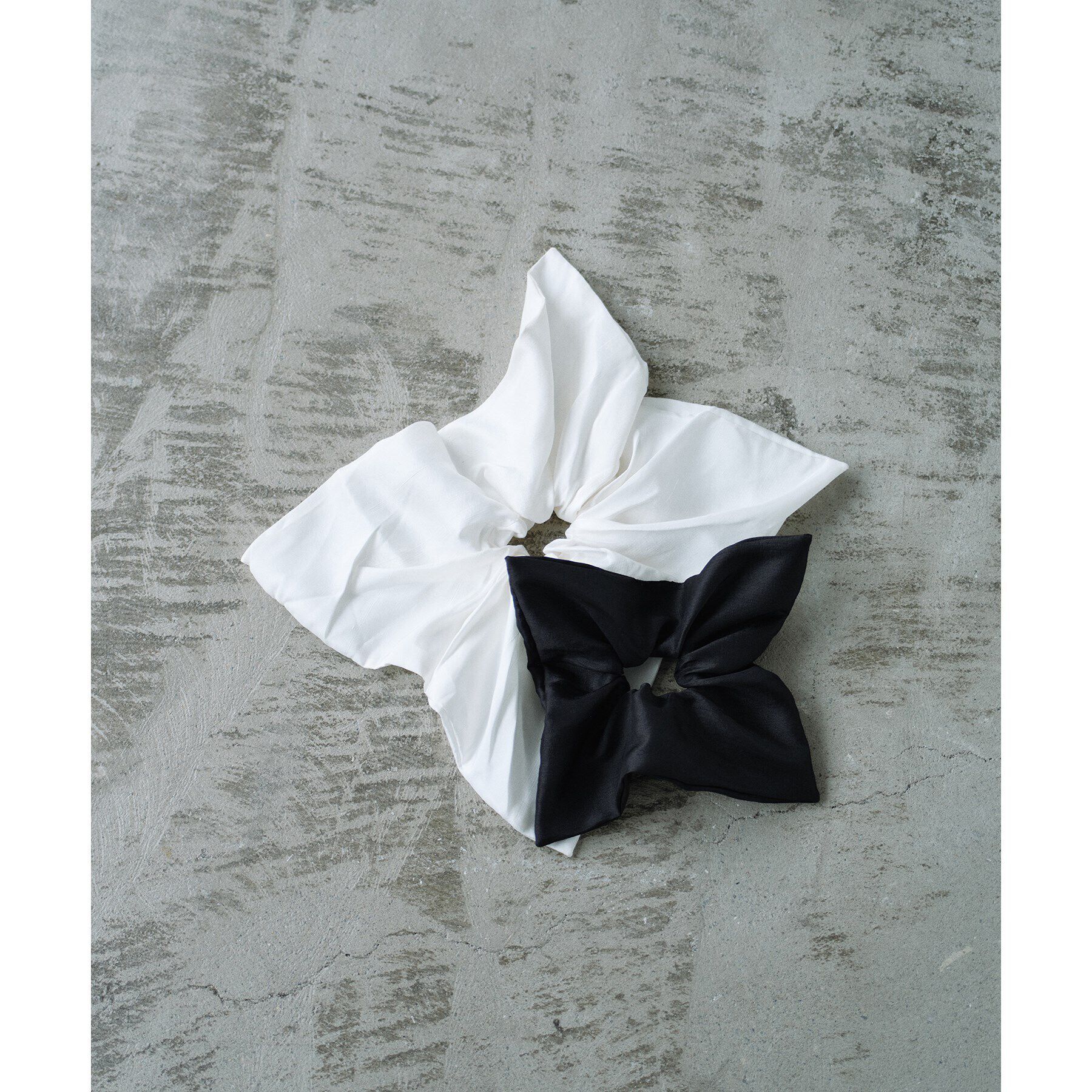 CODE A「heyep｜Silk Square Medium Scrunchie」|その他|