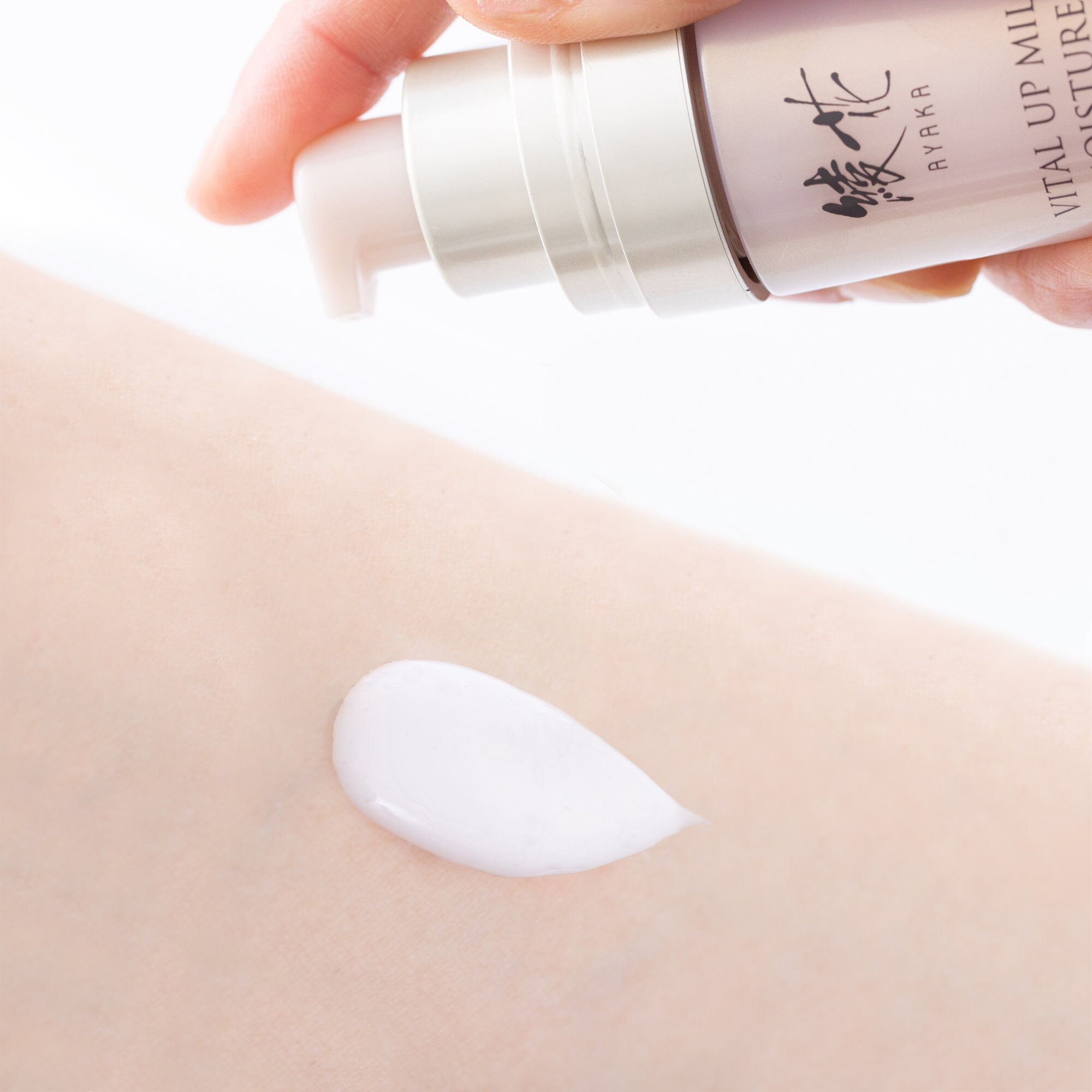  「綾花 バイタル アップ ミルク モイスチャー 詰替用 (100mL)」|乳液|