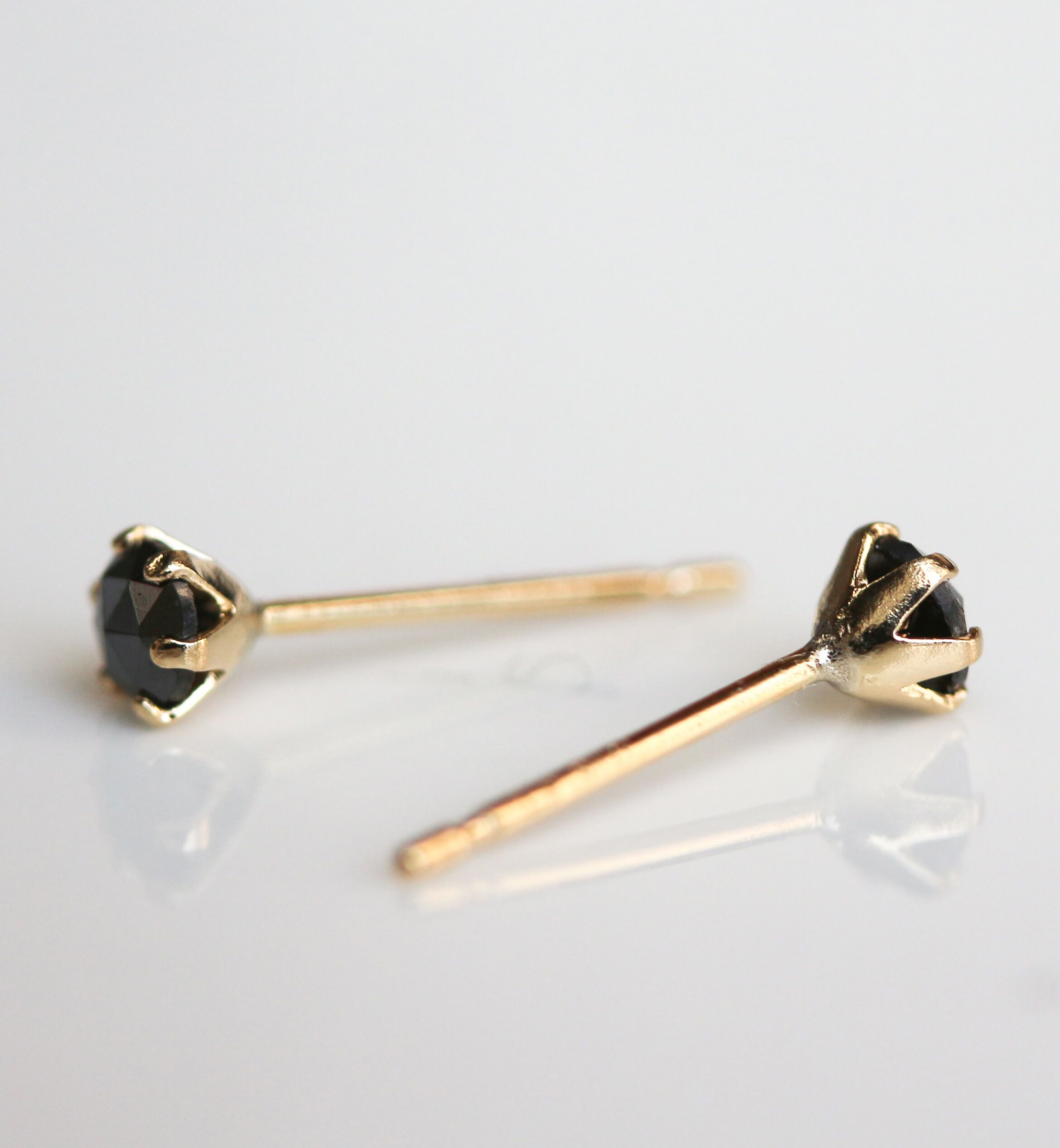  「一石 ブラックダイヤモンド 0.2ct ピアス  | K18」|ピアス|