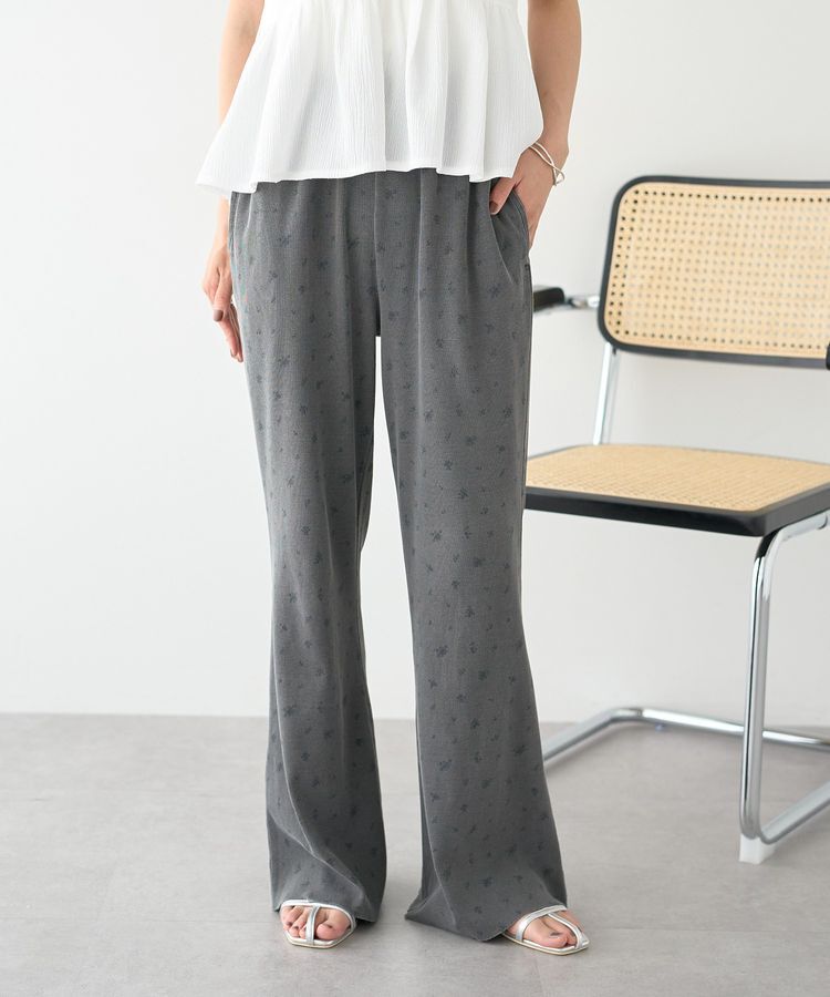 earth music&ecology「フラワーピグメントリブフレアパンツ」|その他|Charcoal Gray