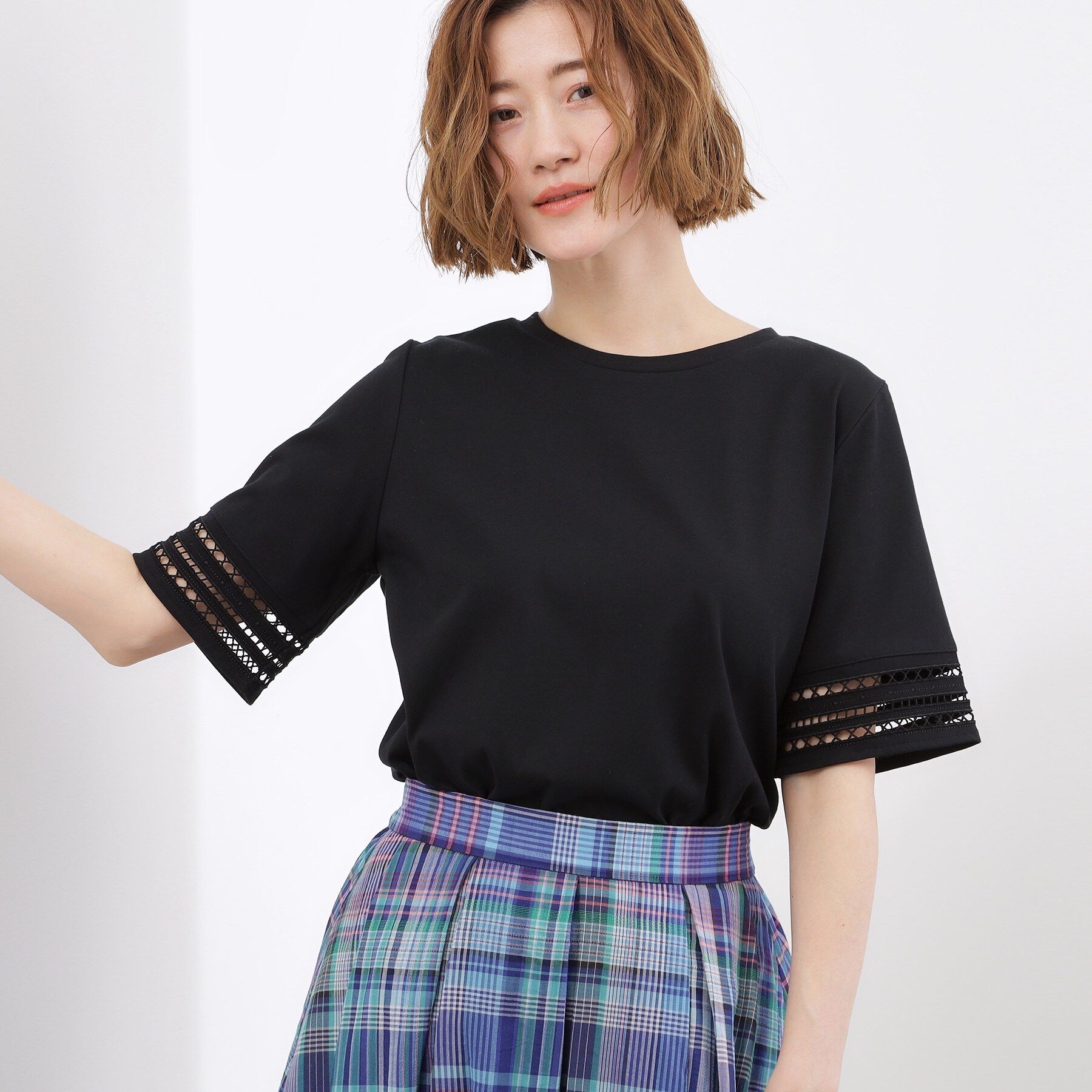 grove「【二の腕カバー/UV・ひんやり】袖口透かし刺繍Tシャツ」|Tシャツ・カットソー|ブラック(019)