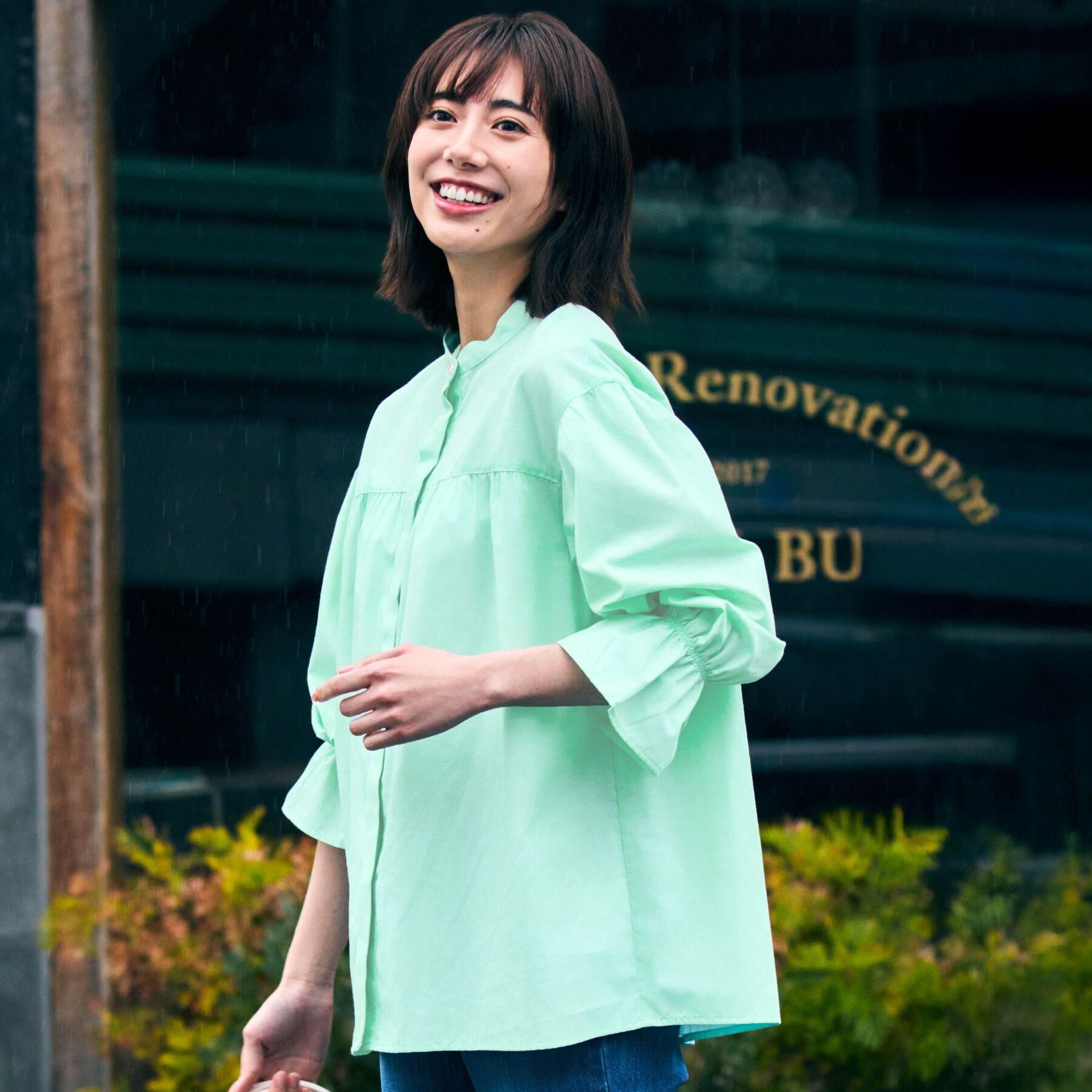 grove「【貴島明日香さん着用／イージーケア／接触冷感】麻混スタンドギャザーシャツ」|シャツ・ブラウス|