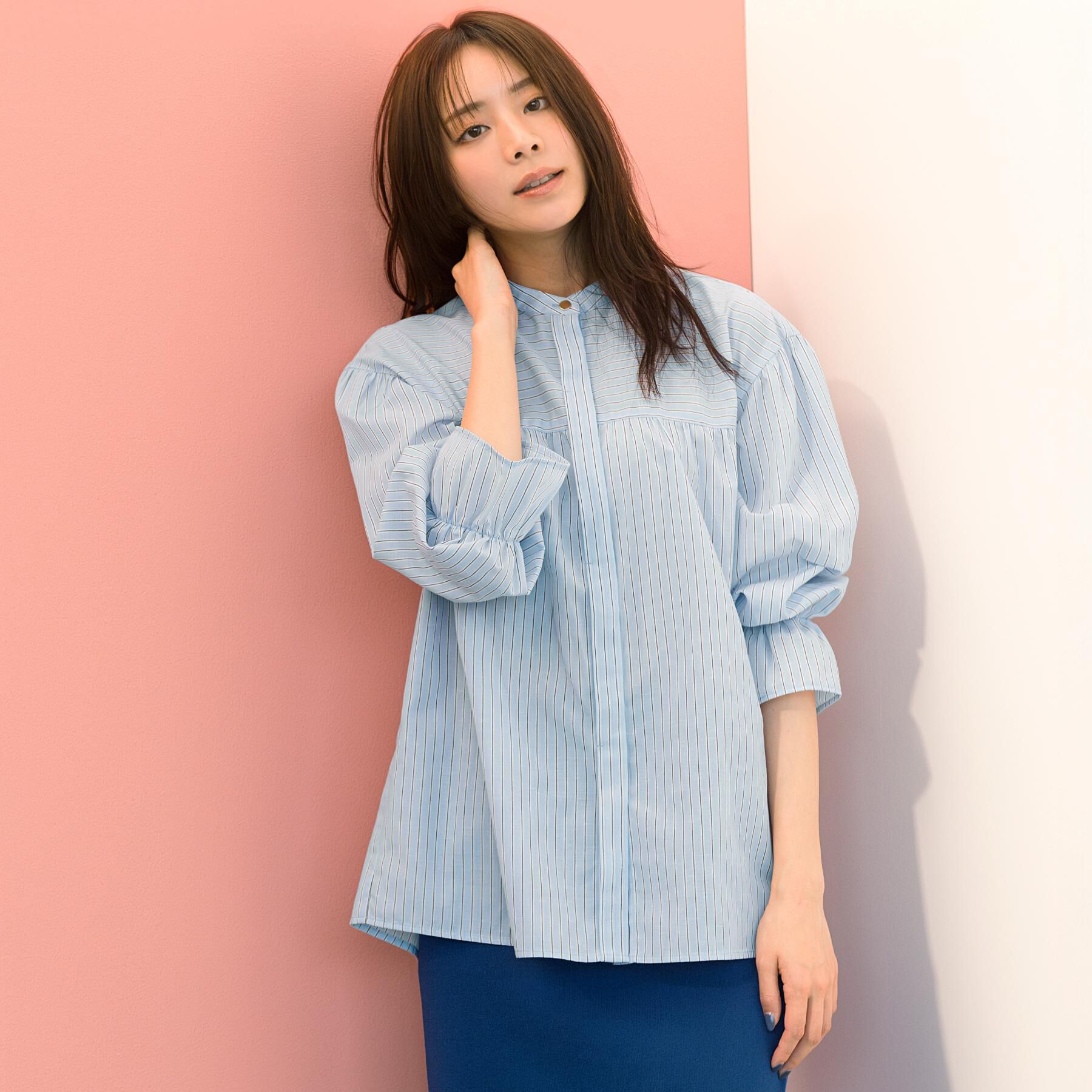 grove「【貴島明日香さん着用／イージーケア／接触冷感】麻混スタンドギャザーシャツ」|シャツ・ブラウス|
