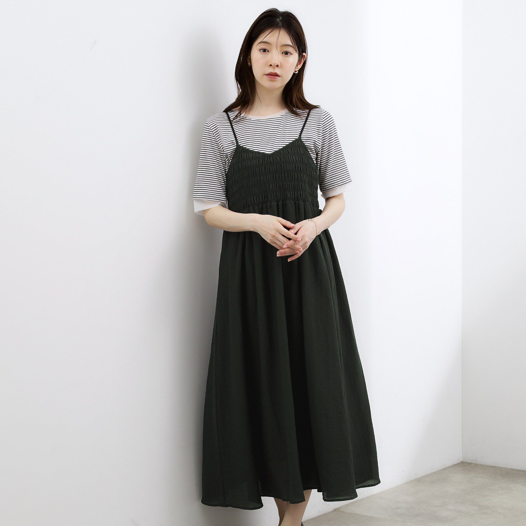 grove「【洗える】大人のシャーリングキャミワンピース」|ワンピース|