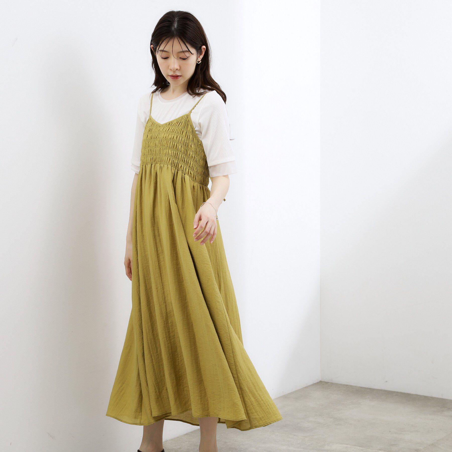 grove「【洗える】大人のシャーリングキャミワンピース」|ワンピース|
