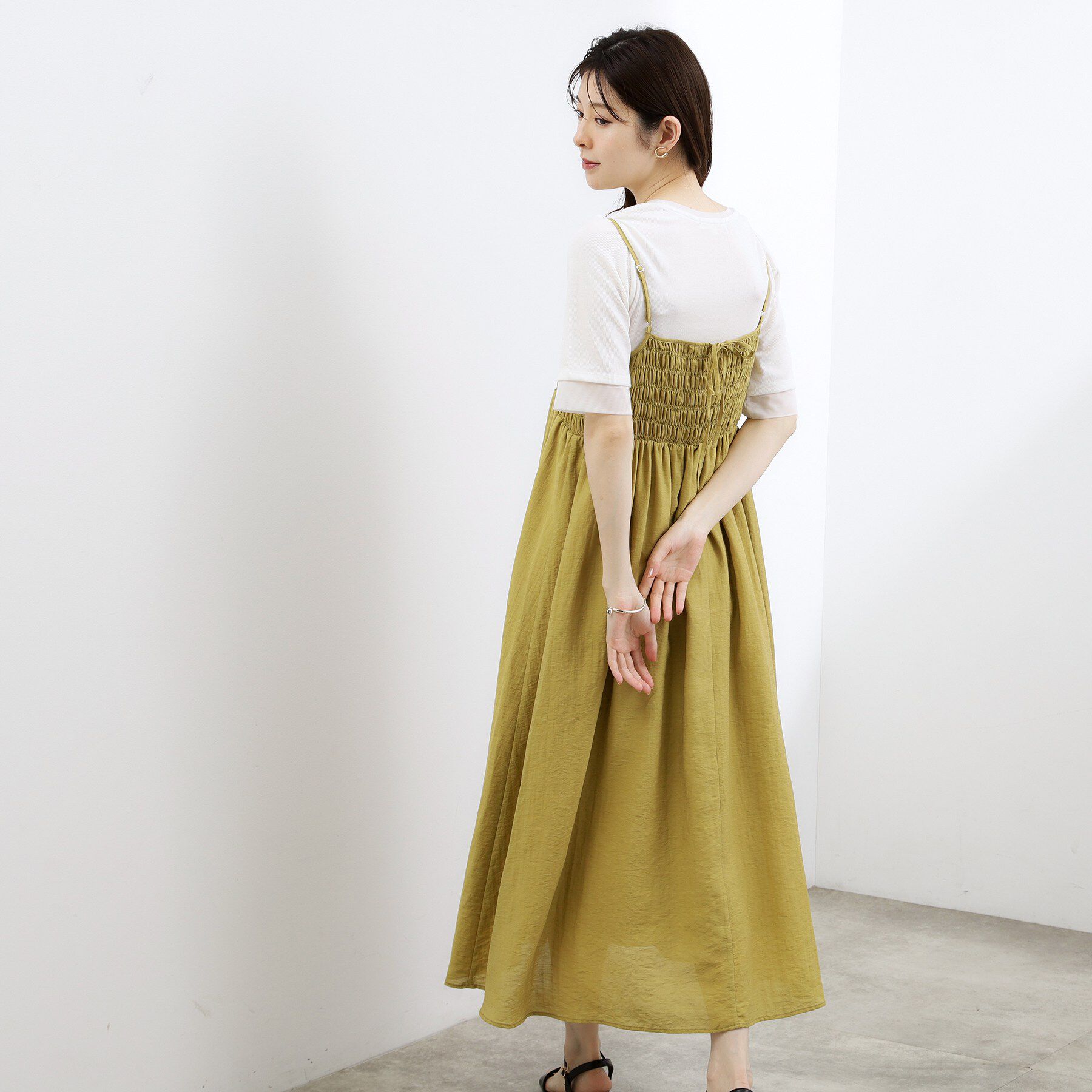 grove「【洗える】大人のシャーリングキャミワンピース」|ワンピース|