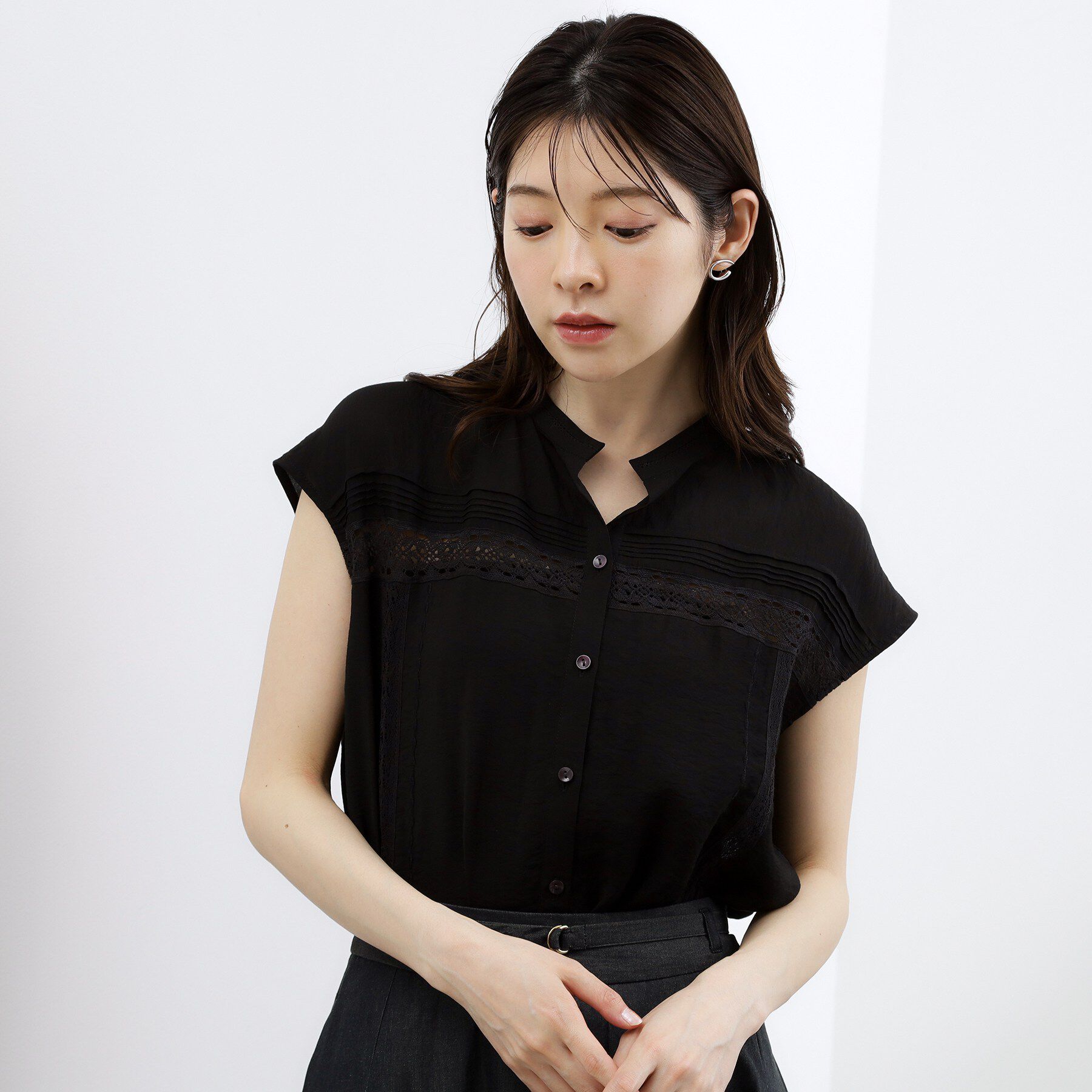 grove「【洗える・ON/OFF使える】繊細レースが引き立つ、フレンチ袖ブラウス」|シャツ・ブラウス|
