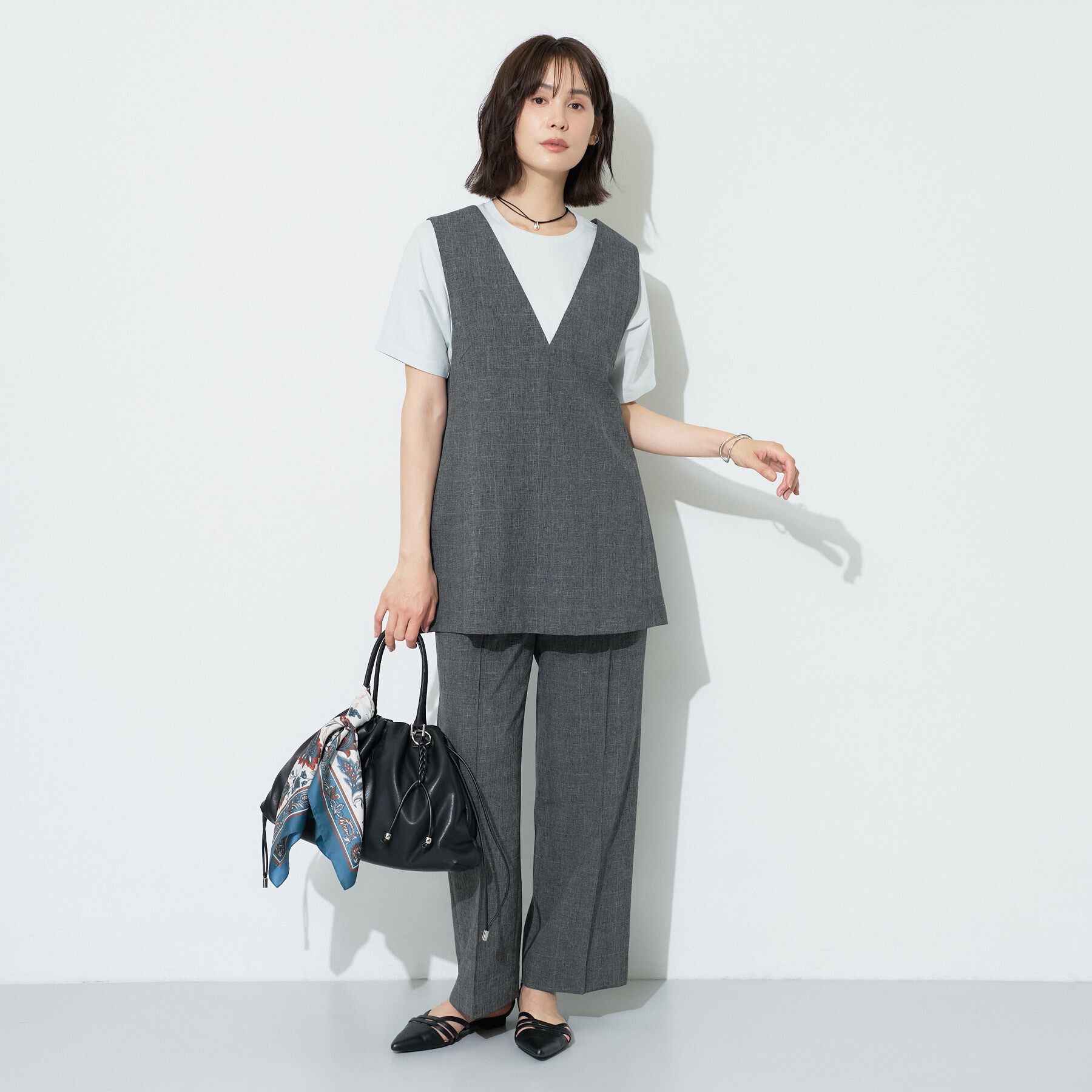 INDIVI「【汗ジミ防止／接触冷感】裾レースドルマンTシャツ」|Tシャツ・カットソー|