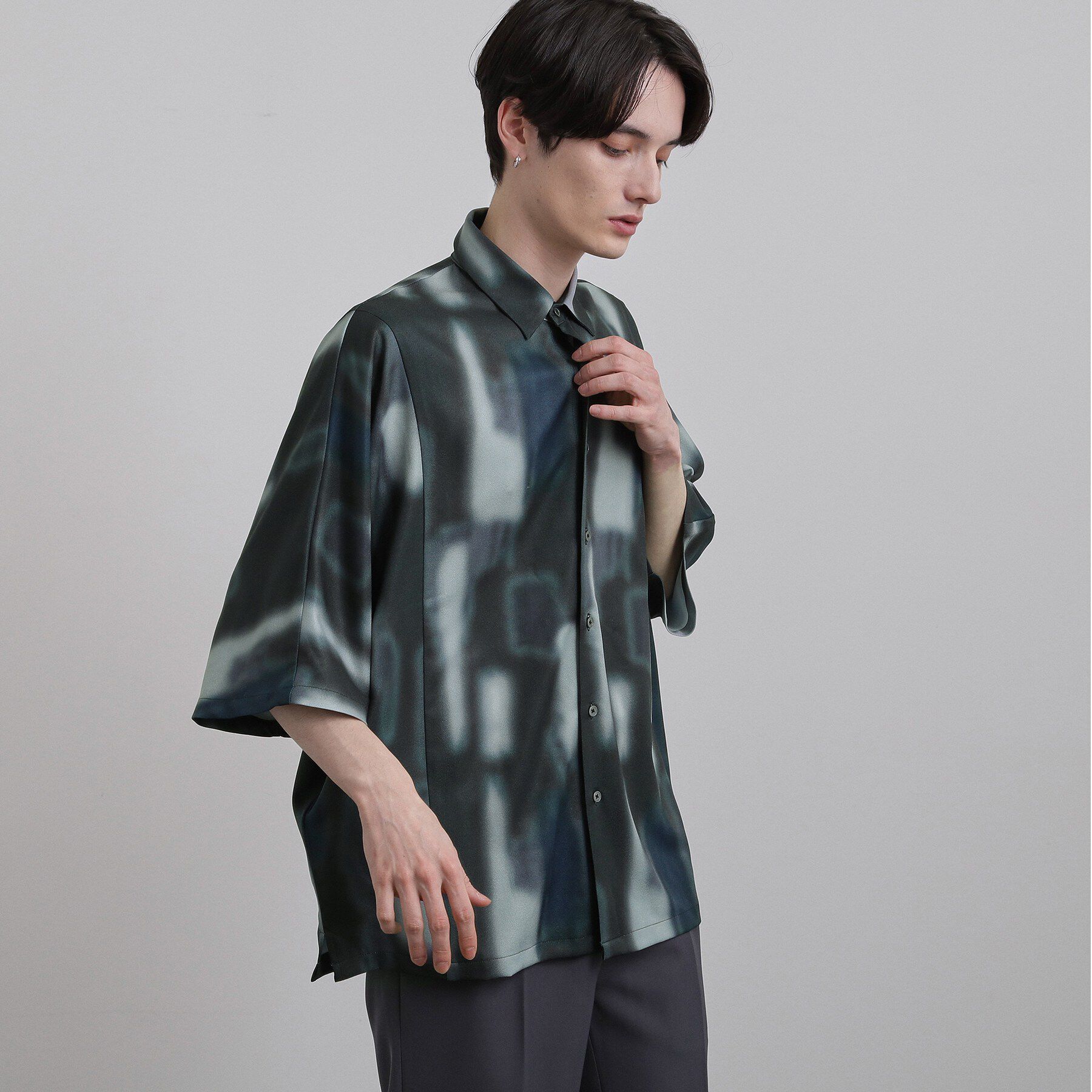 tk.TAKEO KIKUCHI「【今、売れています。】アブストラクトドルマンとろみシャツ/さらっとタッチ/ドレープ/美シルエット/総」|シャツ・ブラウス|ブラック(419)