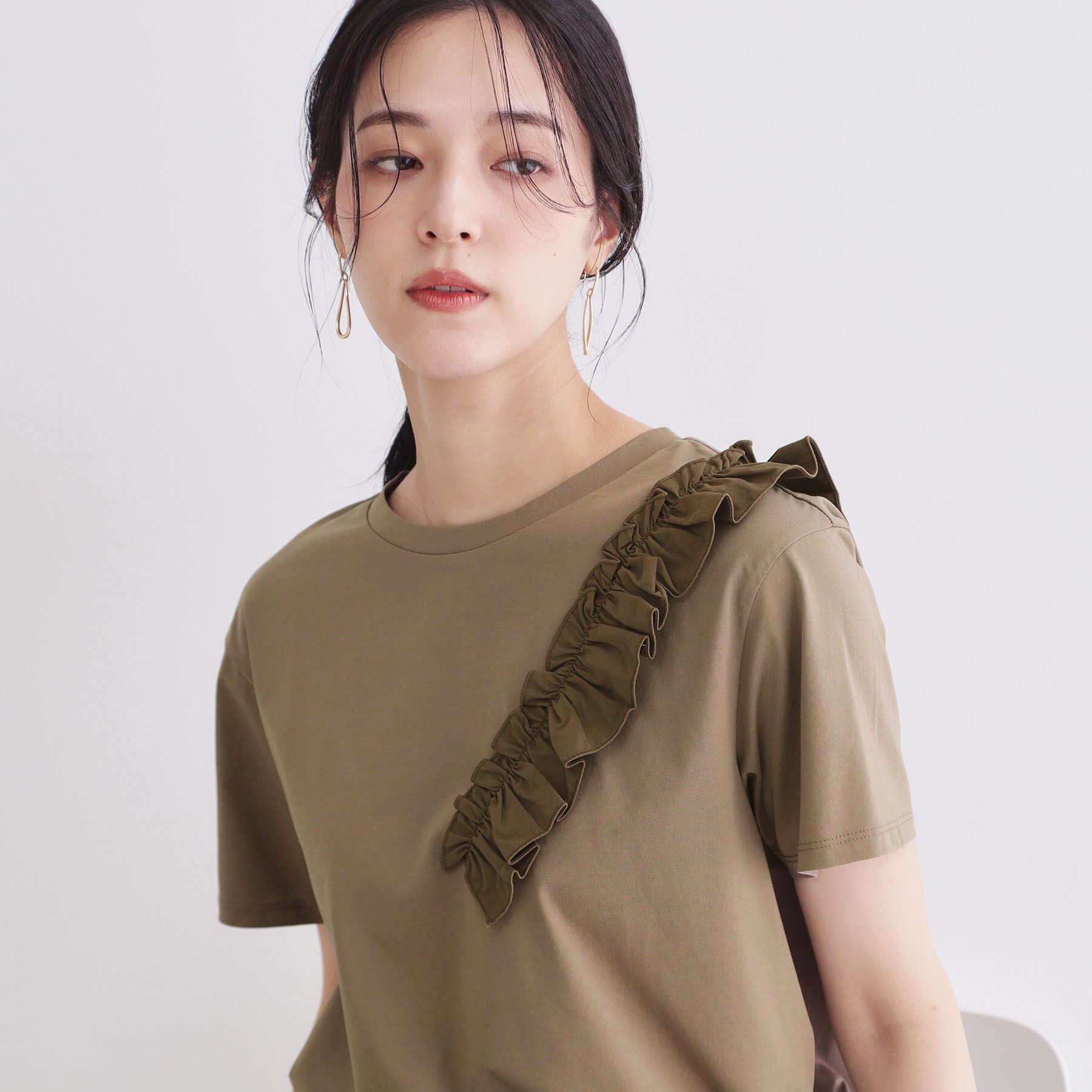 OPAQUE.CLIP「【UV／接触冷感】フリルショルダーカットソー《洗濯機OK》」|Tシャツ・カットソー|モカブラウン(042