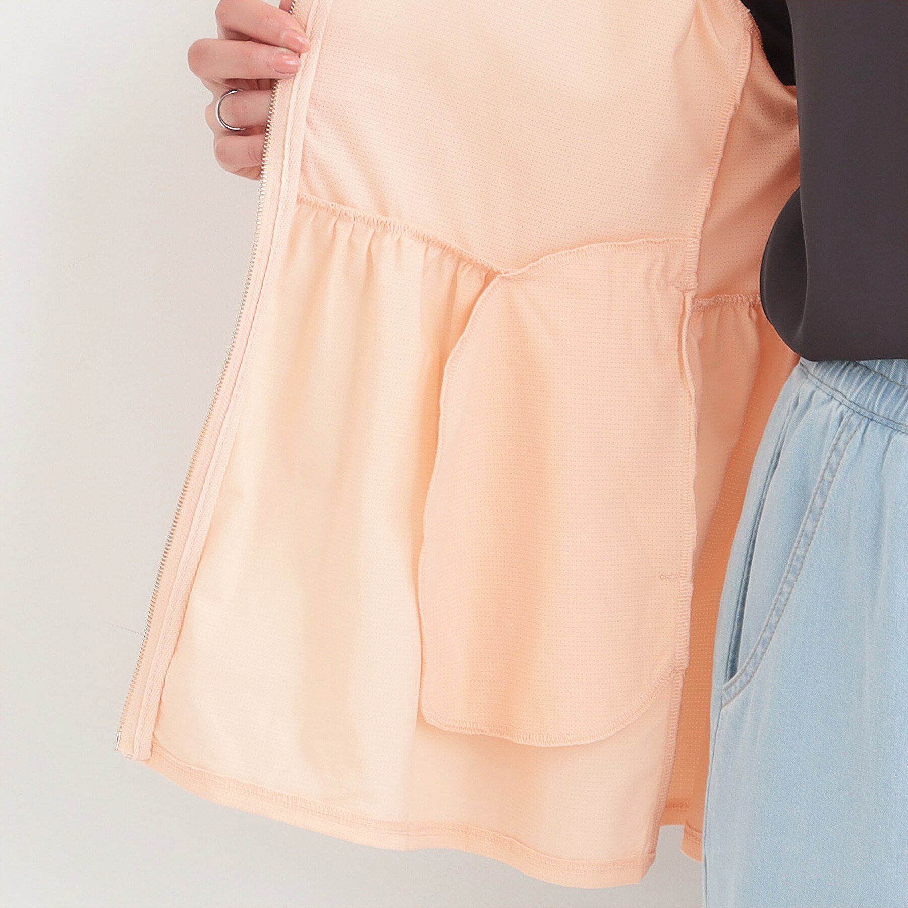 SHOO･LA･RUE「【ひんやり/S-LL/体型カバー】日焼け対策にも女性らしさを UVカットペプラムパーカ」|ブルゾン・スタジャン|