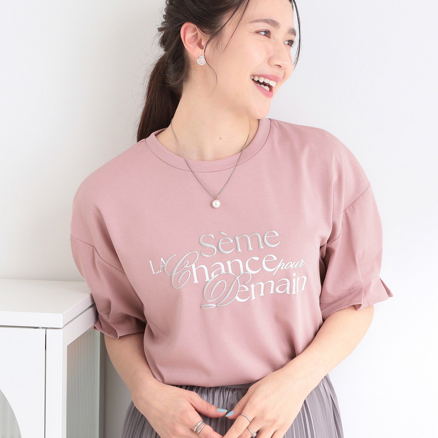 SHOO･LA･RUE「【ひんやり/UV/S-LL】お袖ふんわり二の腕カバー ぷっくりラメプリントTシャツ」|Tシャツ・カットソー|ピンク(272)