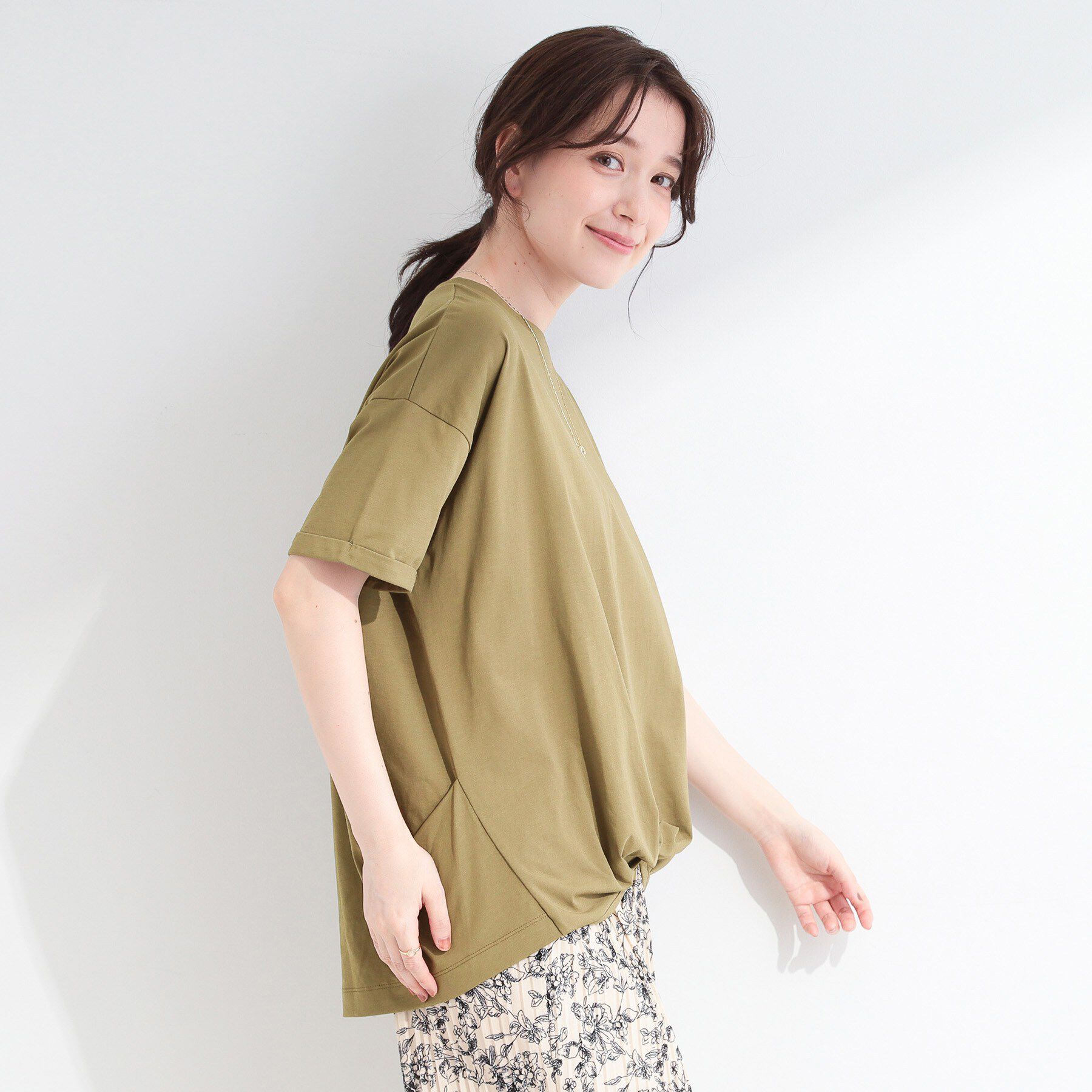 SHOO･LA･RUE「【ひんやり/体型カバー/S-LL】インせず決まる フロントタックデザインTシャツ」|Tシャツ・カットソー|