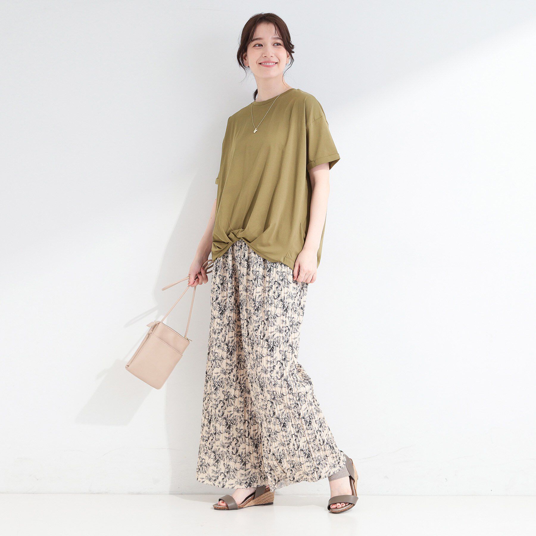 SHOO･LA･RUE「【ひんやり/体型カバー/S-LL】インせず決まる フロントタックデザインTシャツ」|Tシャツ・カットソー|