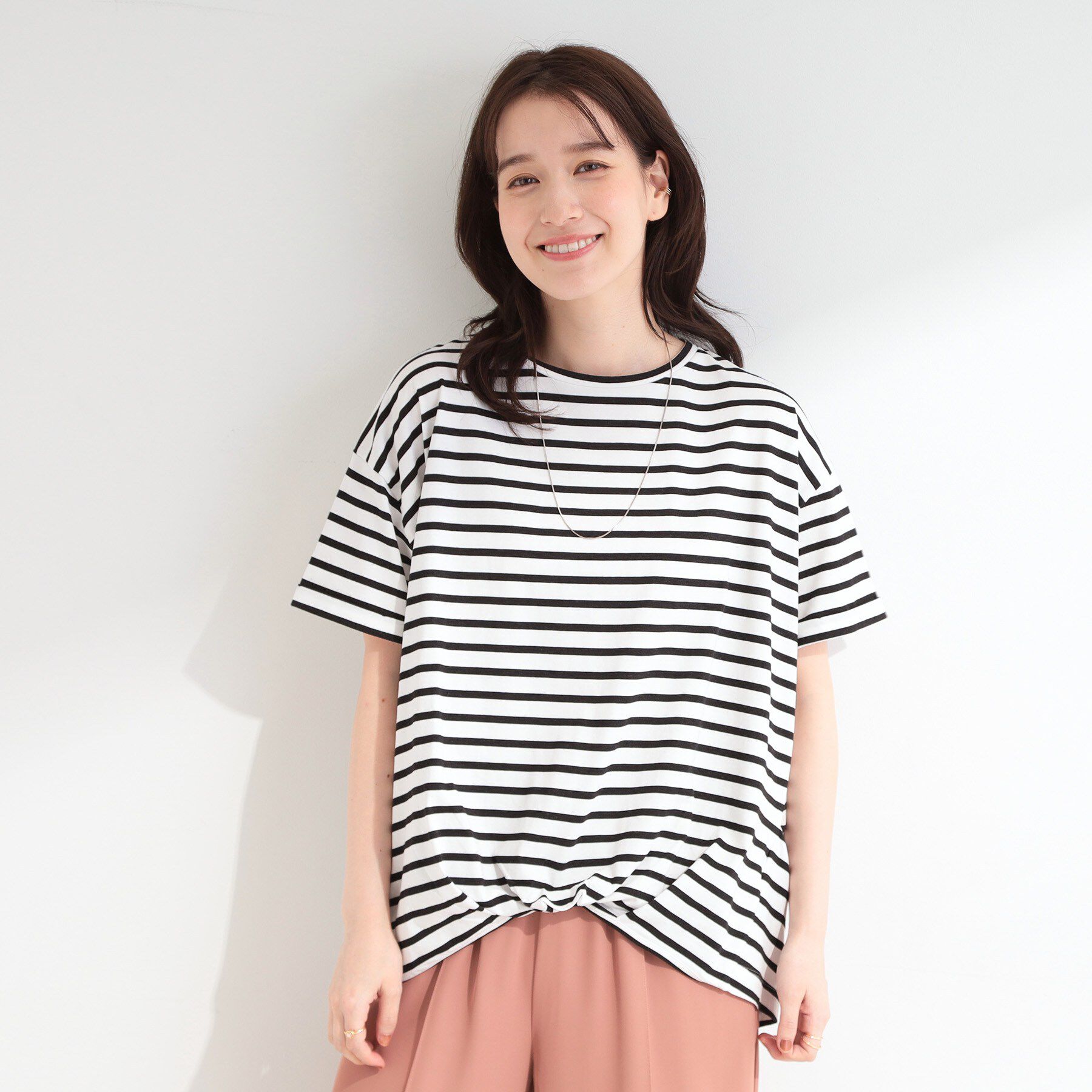 SHOO･LA･RUE「【ひんやり/体型カバー/S-LL】インせず決まる フロントタックデザインTシャツ」|Tシャツ・カットソー|