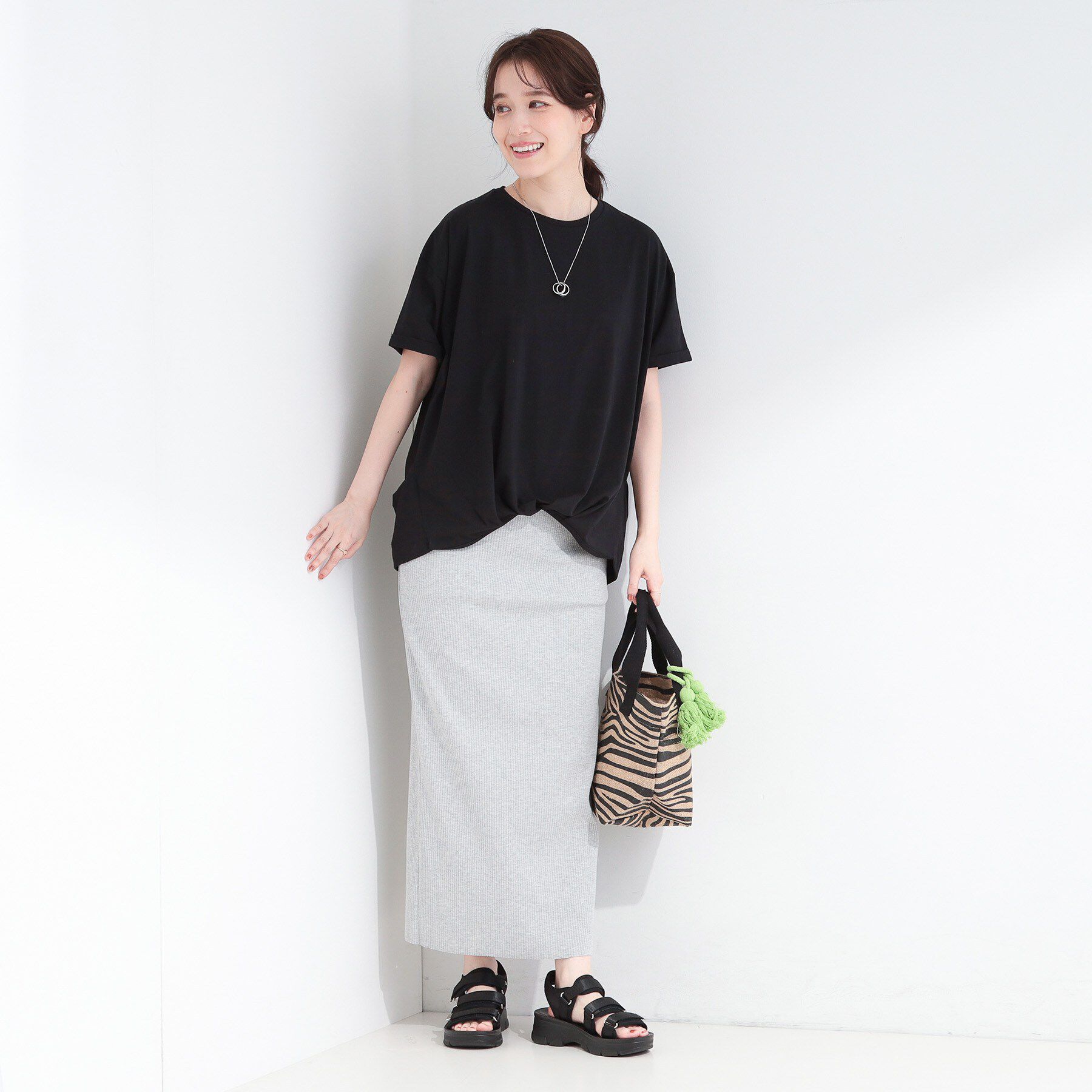 SHOO･LA･RUE「【ひんやり/体型カバー/S-LL】インせず決まる フロントタックデザインTシャツ」|Tシャツ・カットソー|
