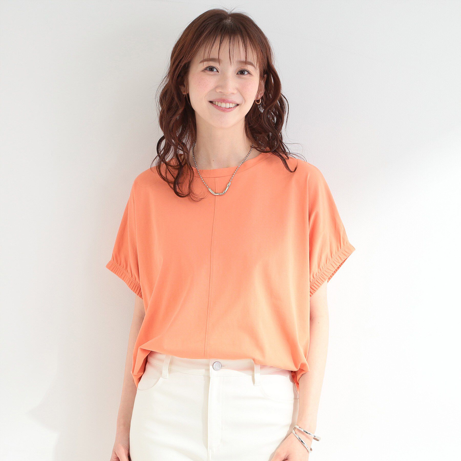 SHOO･LA･RUE「【ひんやり/洗濯機可】シンプルにこなれて見せる お袖ギャザードルマンTシャツ」|Tシャツ・カットソー|