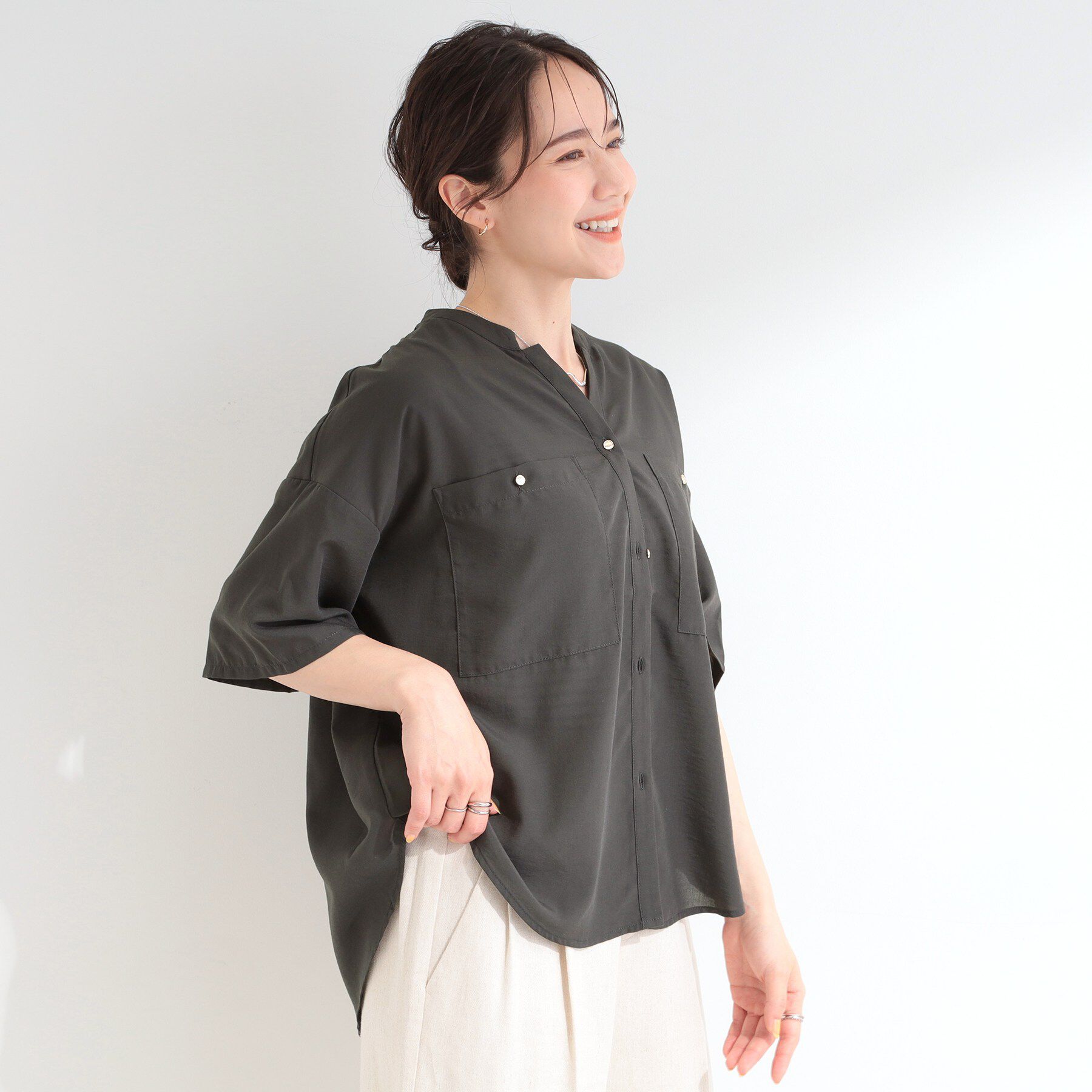 SHOO･LA･RUE「【洗濯機可/S-LL】大人の抜け感 ゆるっと5分袖シャツ」|シャツ・ブラウス|